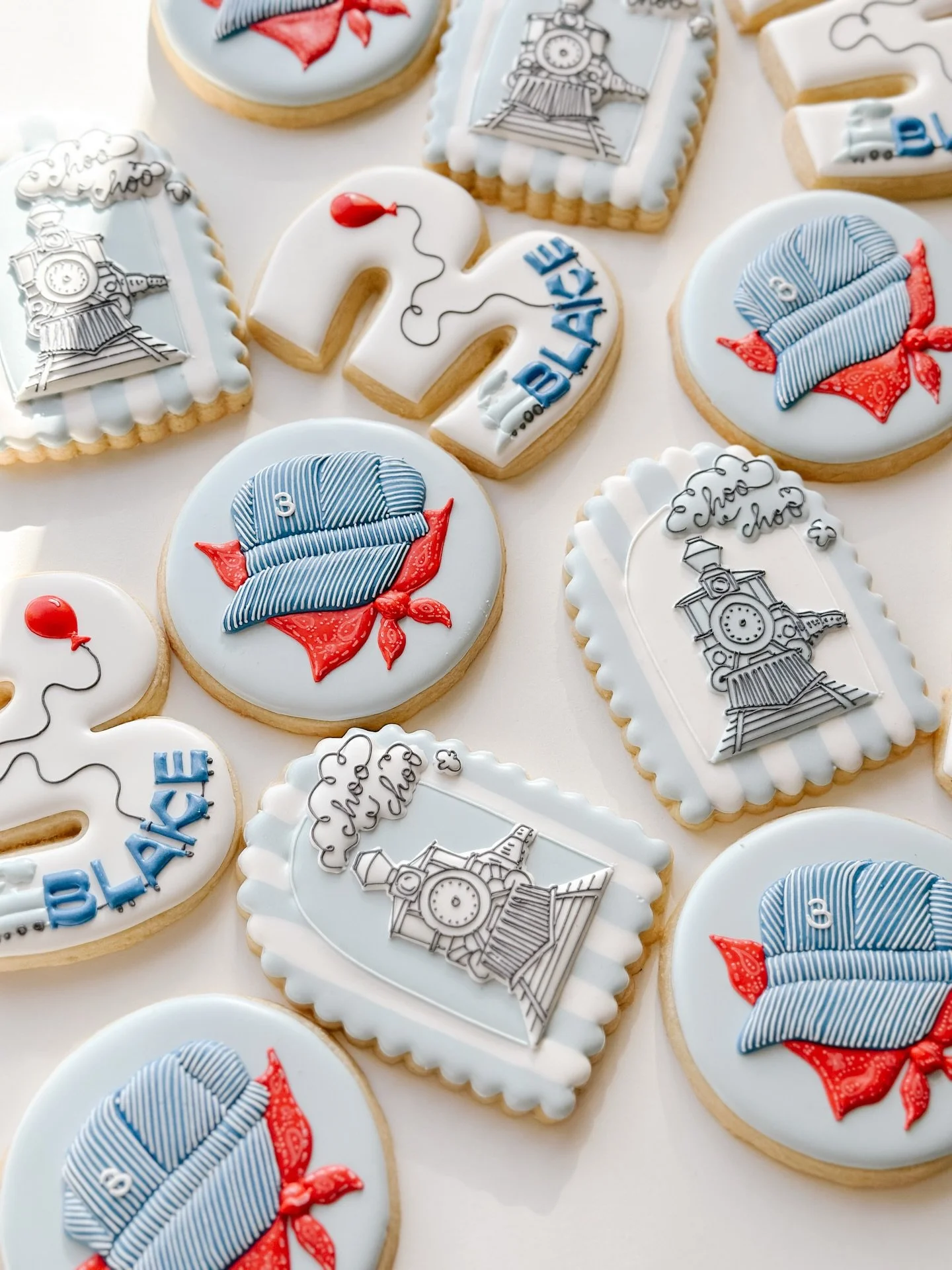 All aboard the birthday train! Happy 3rd to my favourite little railroad lover 🚂 

#thirdbirthday #traincookies #trainbirthday