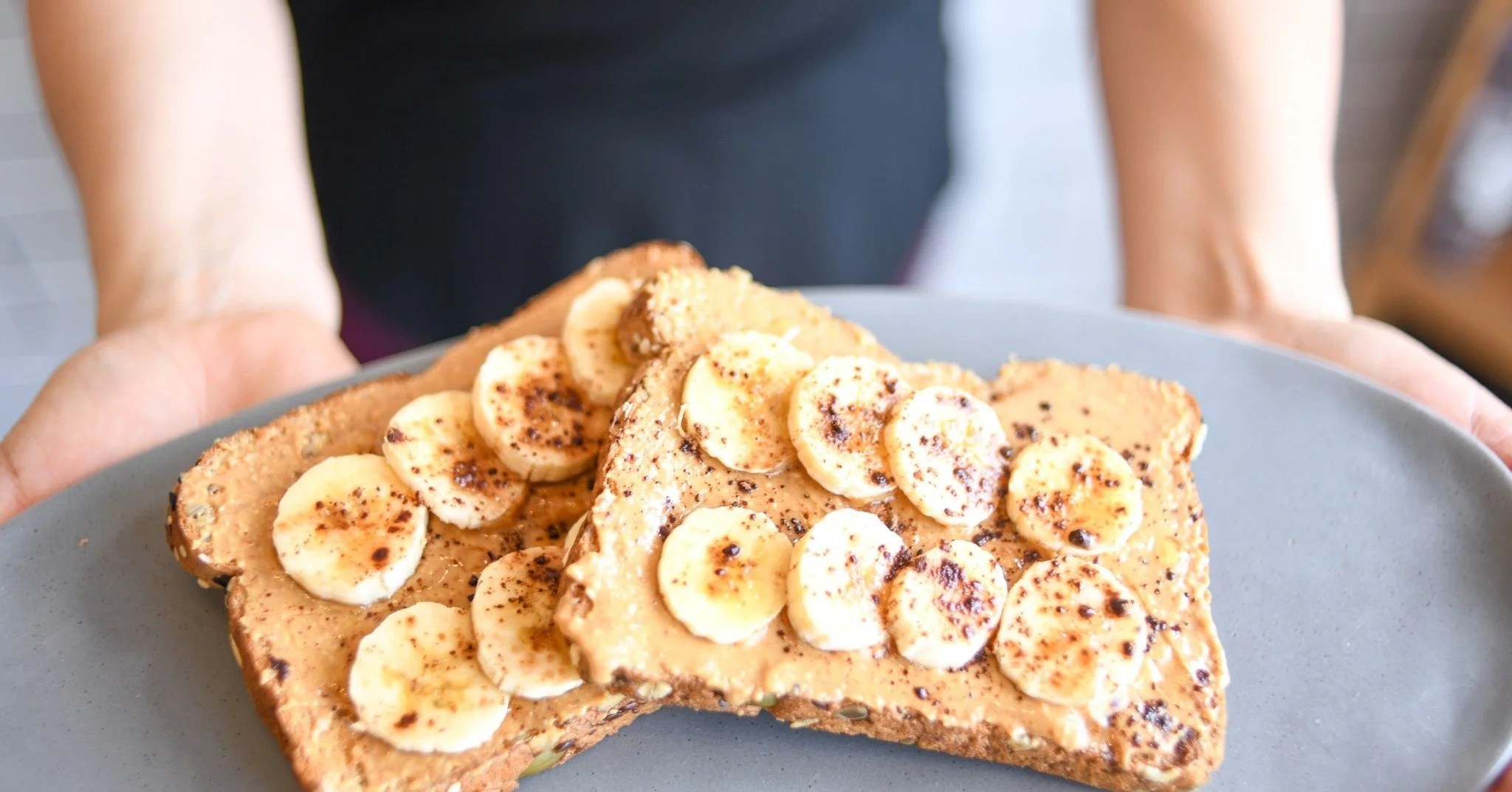 Sweet, simple, and feel-good - our PB Banana & PB Strawberry toasts hit the spot! Finished with cocoa or vegan chocolate chips, kissed with agave glaze. ππ
#pbtoast #sweettooth #healthy #plantbased #nuyujuicebar #eatmoreplants