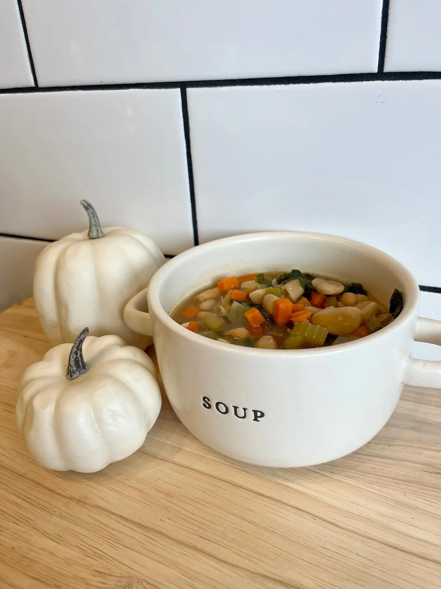 The fan-favorite Cozy White Bean Soup is back! Stay warm and cozy and grab yours through Sunday 11/9! 🍂🧣

#nuyujuicebar #soupseason #staywarm #cozywhitebean #plantbased #eatmoreplants #yakimawa