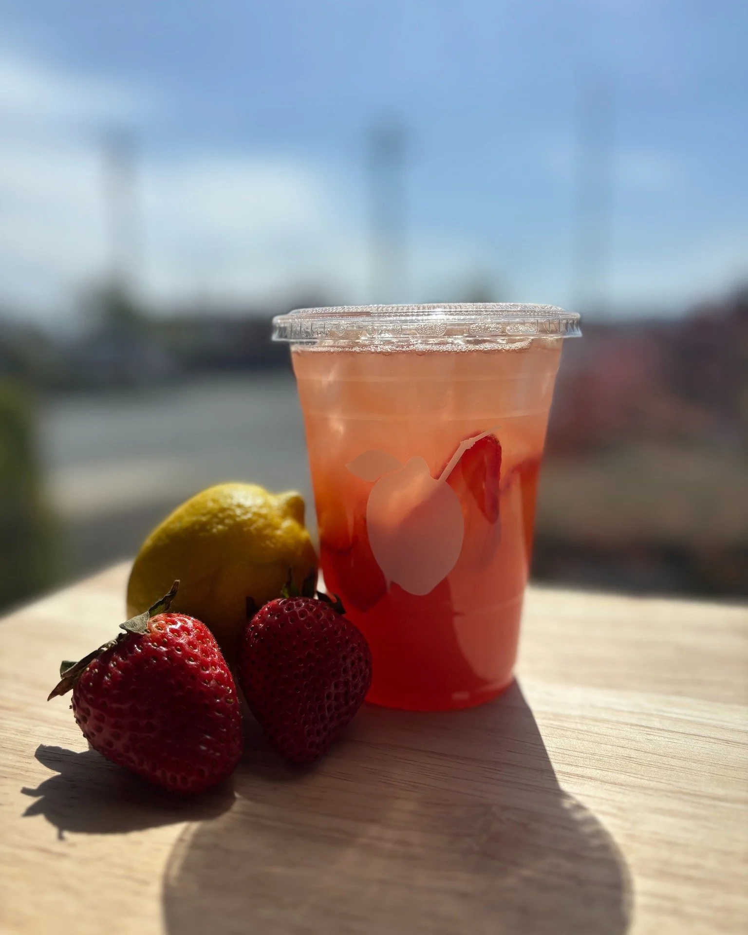 Get your hands on Sunshine In A Cup! 🌞 Infused and Frozen Lemonades are IN with this beautiful weather. 🍋

#frozenlemonade #nuyujuicebar #summer #whatsinyourcup #rethinkyourdrink