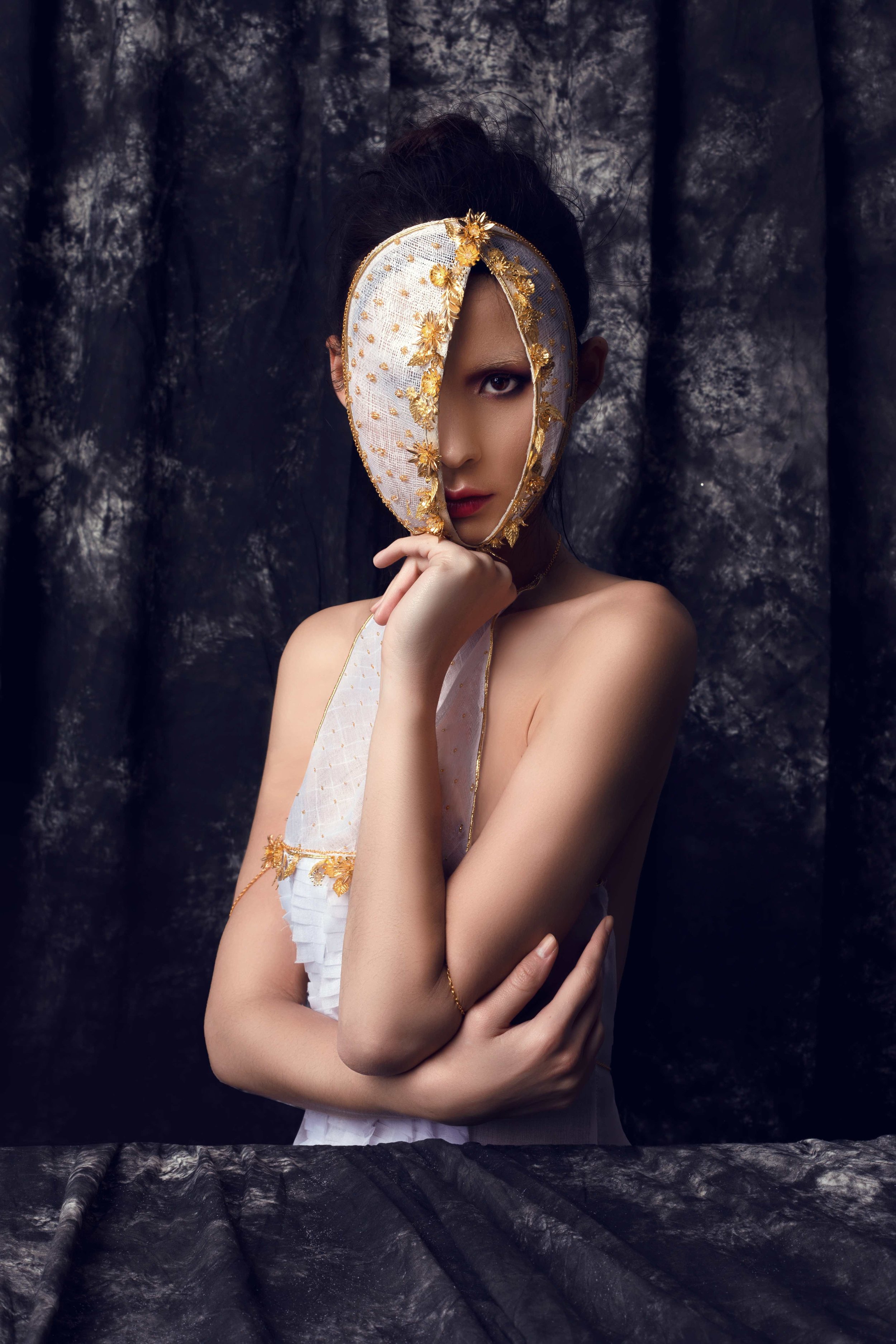Hélène Siwan Leclerc - Unmasked