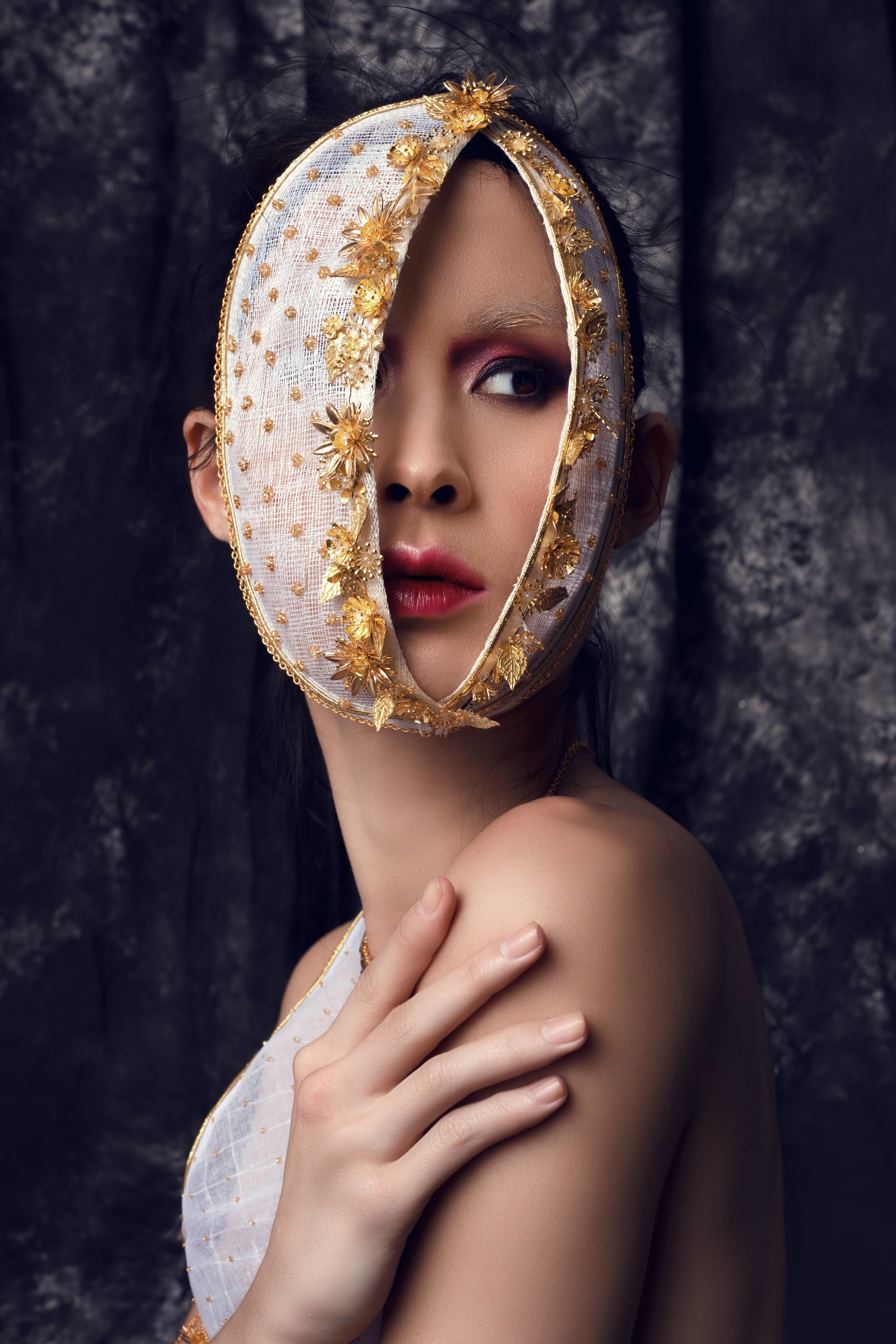 Hélène Siwan Leclerc - Unmasked
