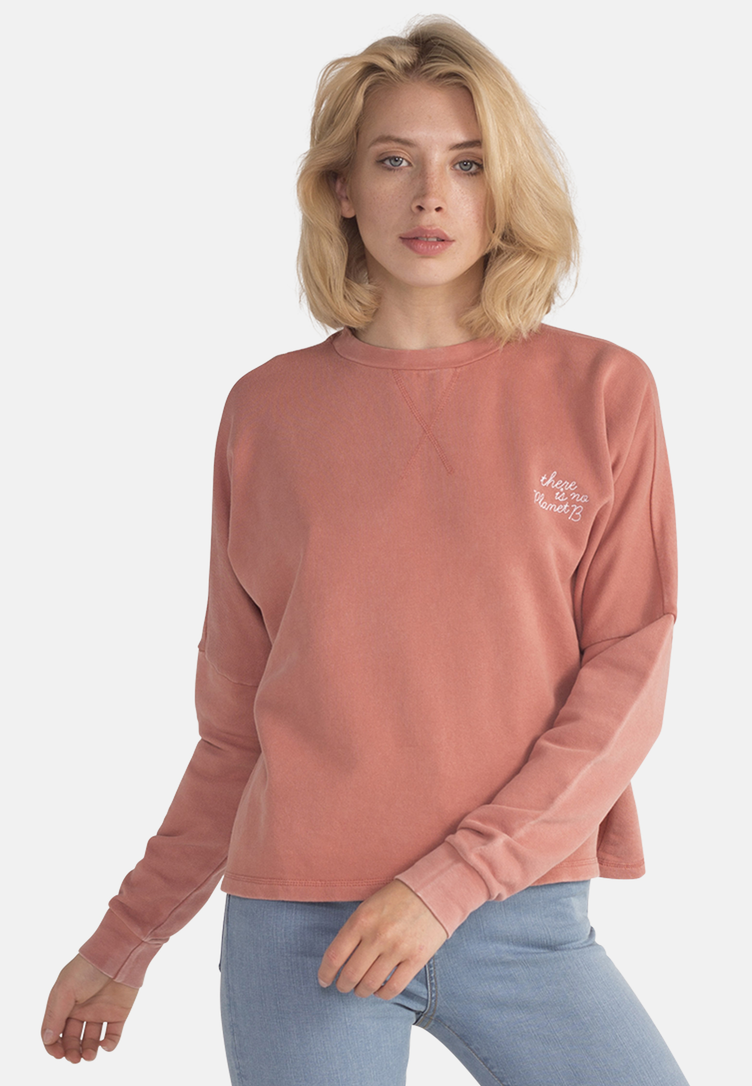 MONKEEGENES_MAO42_DROPSHOULDERSWEAT_RED_FRONTCROP.jpg