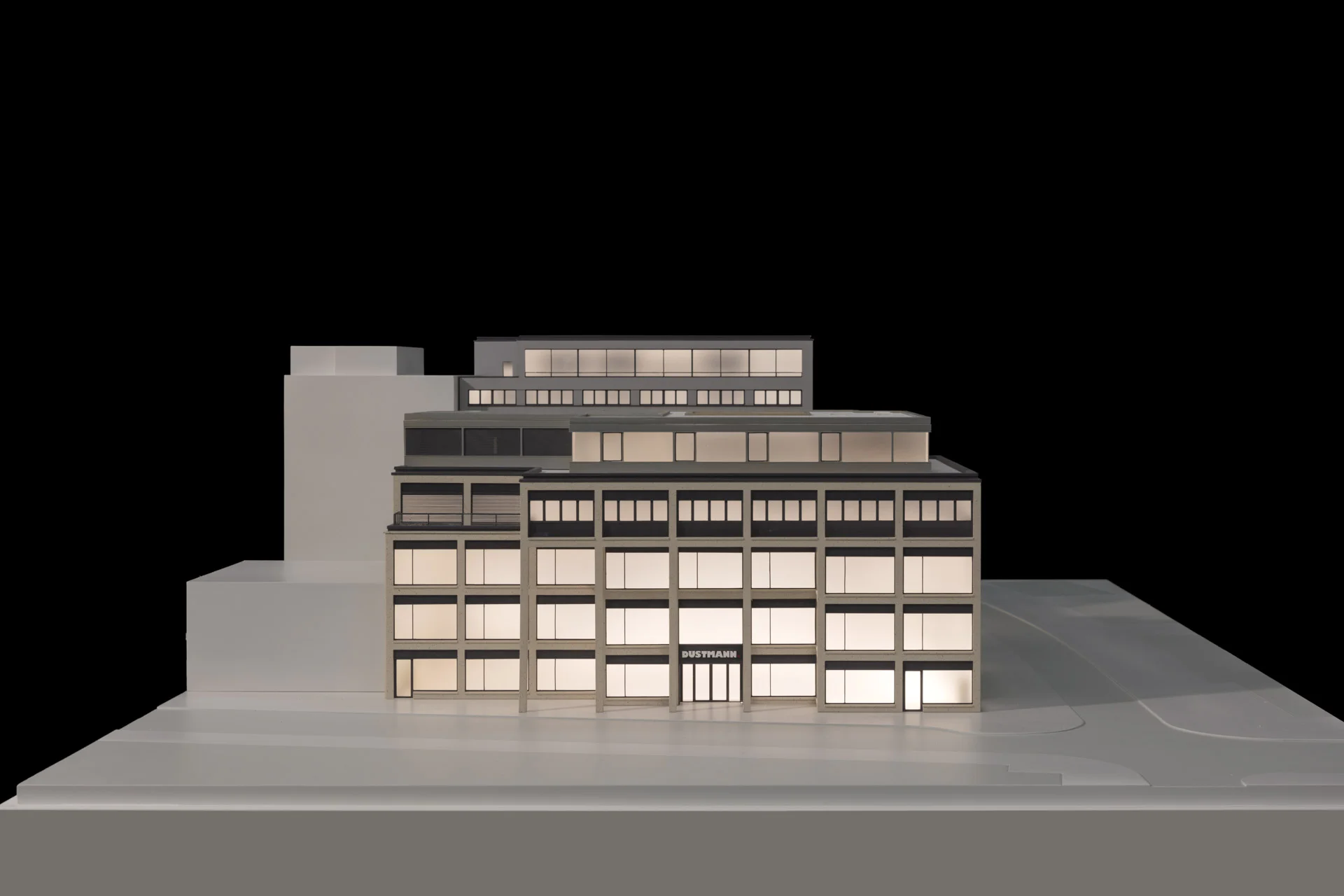04Model.jpg