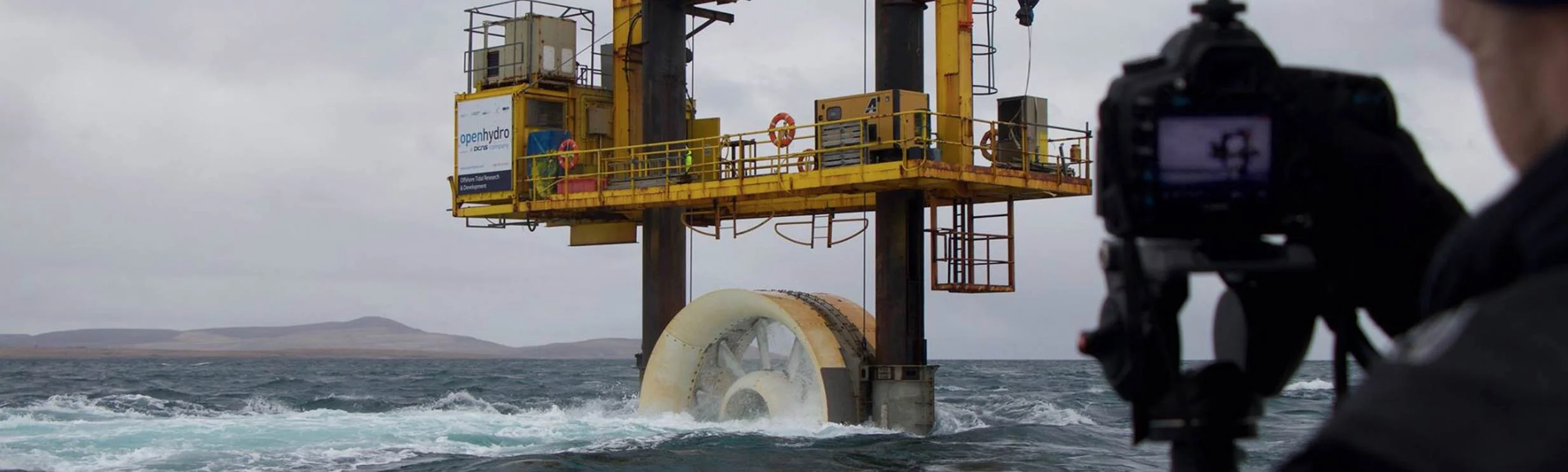 Orkney-turbine-shoot-wide-2465px.jpg