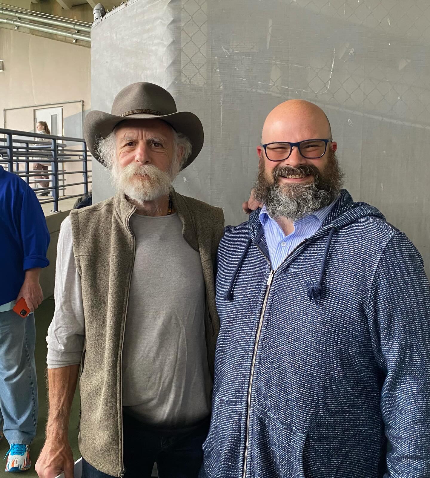 It goes without saying that we all lost a legend yesterday with the passing of Bob Weir. I owe so much to this man, not only did he help write the soundtrack of my life but it was also Bobby and his connections to @headcountorg that gave me my first 