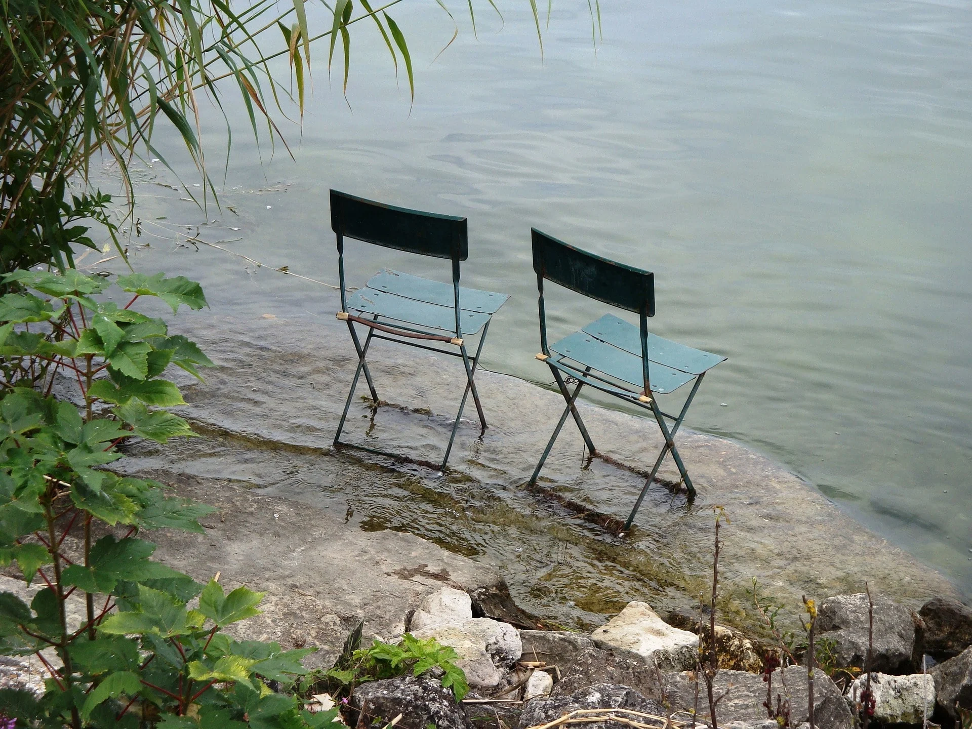 lake-2670107_1920-min.jpg