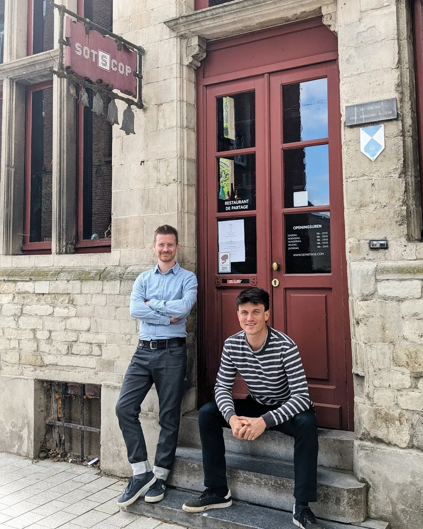 Meet Jaro &amp; Jasper, de nieuwe gezichten achter De Sotscop! 

Achter het fornuis staat chef Jaro Steens, die je een moderne Europese keuken brengt, verrijkt met wereldse invloeden en een creatieve toets. Verwacht je aan elegante smaken met respect