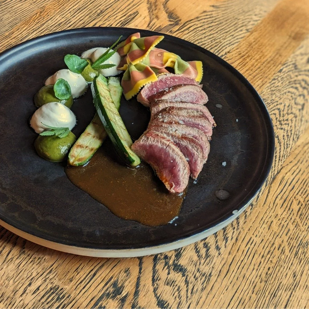 Lam - Courgette - Feta - Metaxa.

Een zomers hoofdgerecht, nog tot 9 augustus in ons heerlijk menu!

Meer info en reserveren kan via sotscop.be.