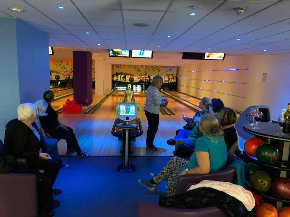 18_Oct_TenpinBowling01.jpg