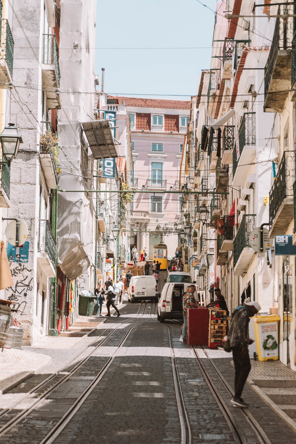 2 -3 Days Itinerary in Lisbon Portugal - Everything you need to know including where to eat, where to stay, and fun things to do in #Lisbon #Portugal