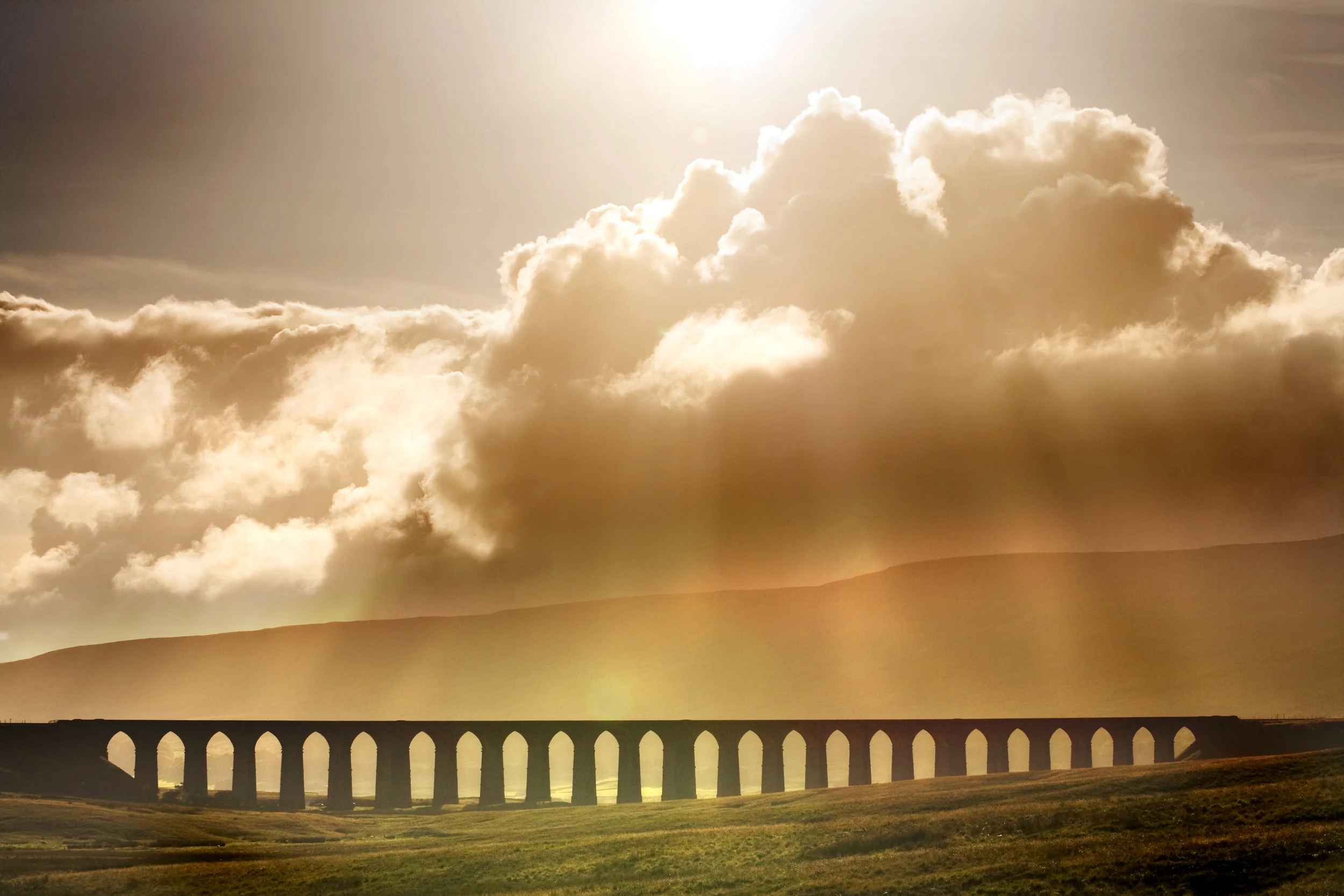 Ribblehead_Viaduct_in_North_Yorkshire.jpg