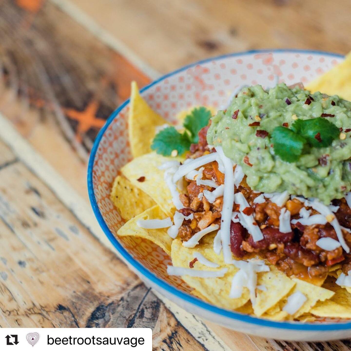 🧀Quick melt tip: our cheese can be grated on tortilla chips and melts in only 1 min 30 seconds in the microwave! 🤯
.
#Repost @beetrootsauvage 
・・・
🍲 Nachos! We&rsquo;re so pleased to have added them to our new menu, as we&rsquo;re only getting goo