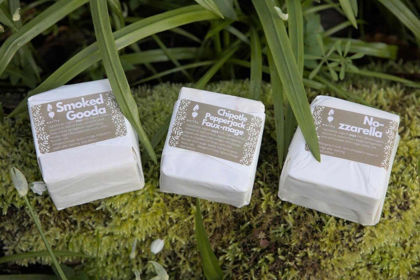 *** STOCKBRIDGE MARKET - Sunday 15 September 10am-4pm
.
I will bring another selection of fine artisan vegan cheeses, small batch crafted right here in Edinburgh, to Stockbridge market tomorrow&hellip; I hope to see you there!
.
#veganedinburgh #edin
