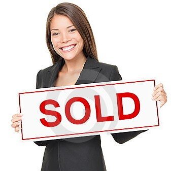 realtor-real-estate-agent-sold-sign-17172769.jpg