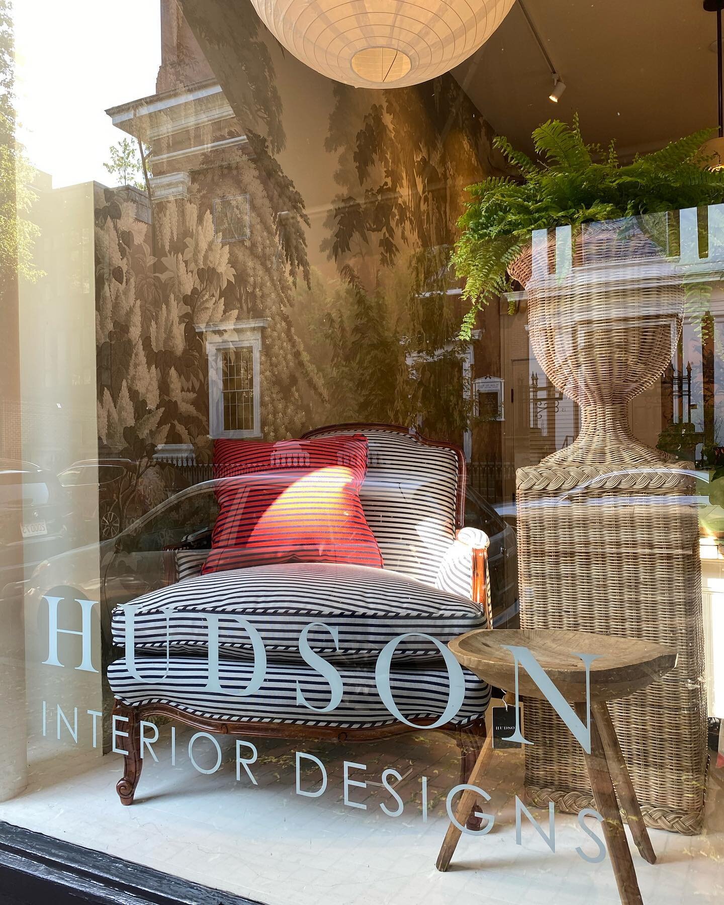 Summer. @hudsoninteriordesigns #shoplife #interiordesign #interiors #interiorinspiration #stripes #housebeautiful #houseandhome #interiorarchitecture #inspiration #supportlocal #ınstagood #interiorstyled #interioraddicts #inspo #homeinspo #chic