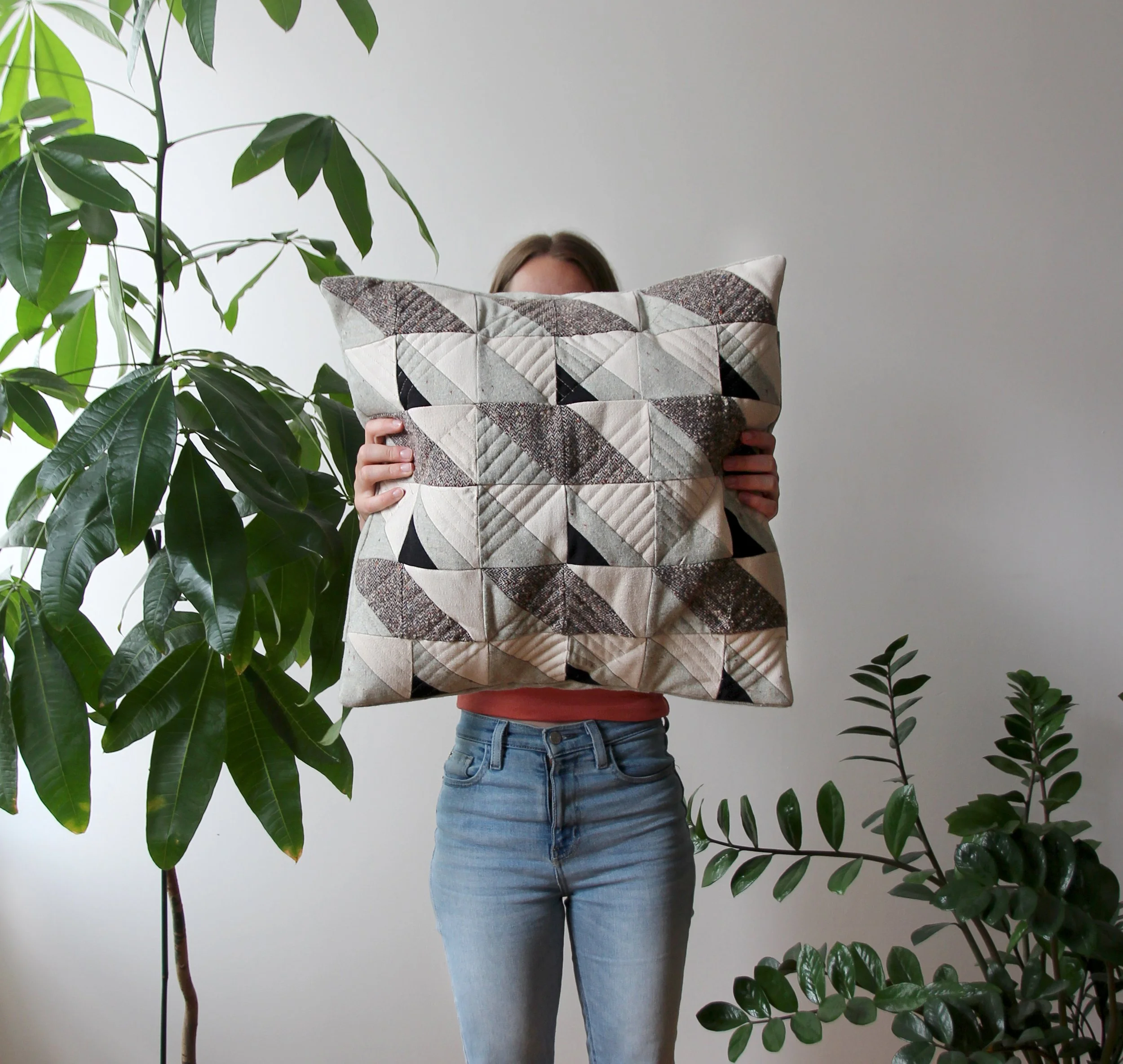 Neutral pillow 1.jpg