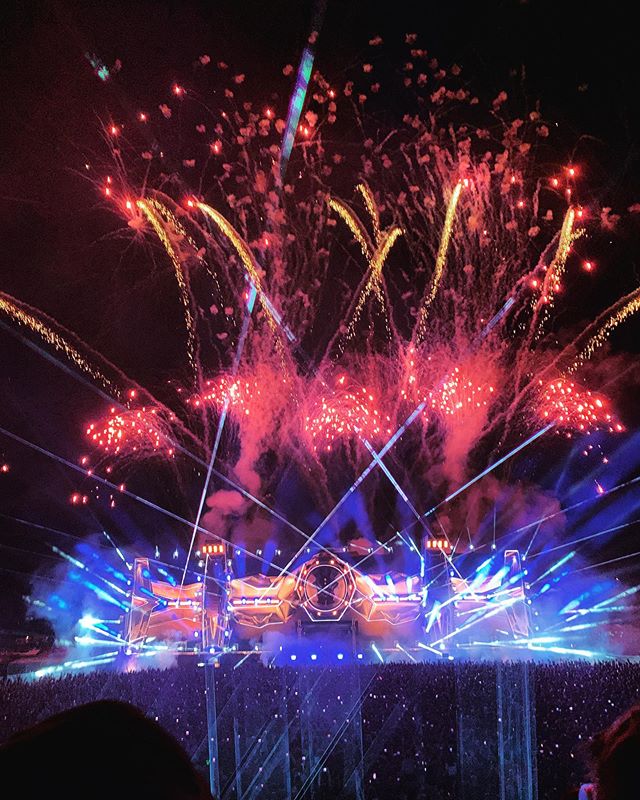 LET IT ROLL OPENING SHOW 💥⁣
There are no words to describe this. Had to be there.