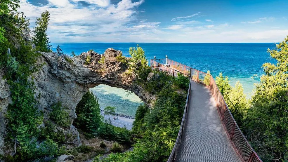 Image source: http://cincinnatirefined.com/travel/summer-vacation-idea-mackinac-island-experience-pure-michigan-firsthand