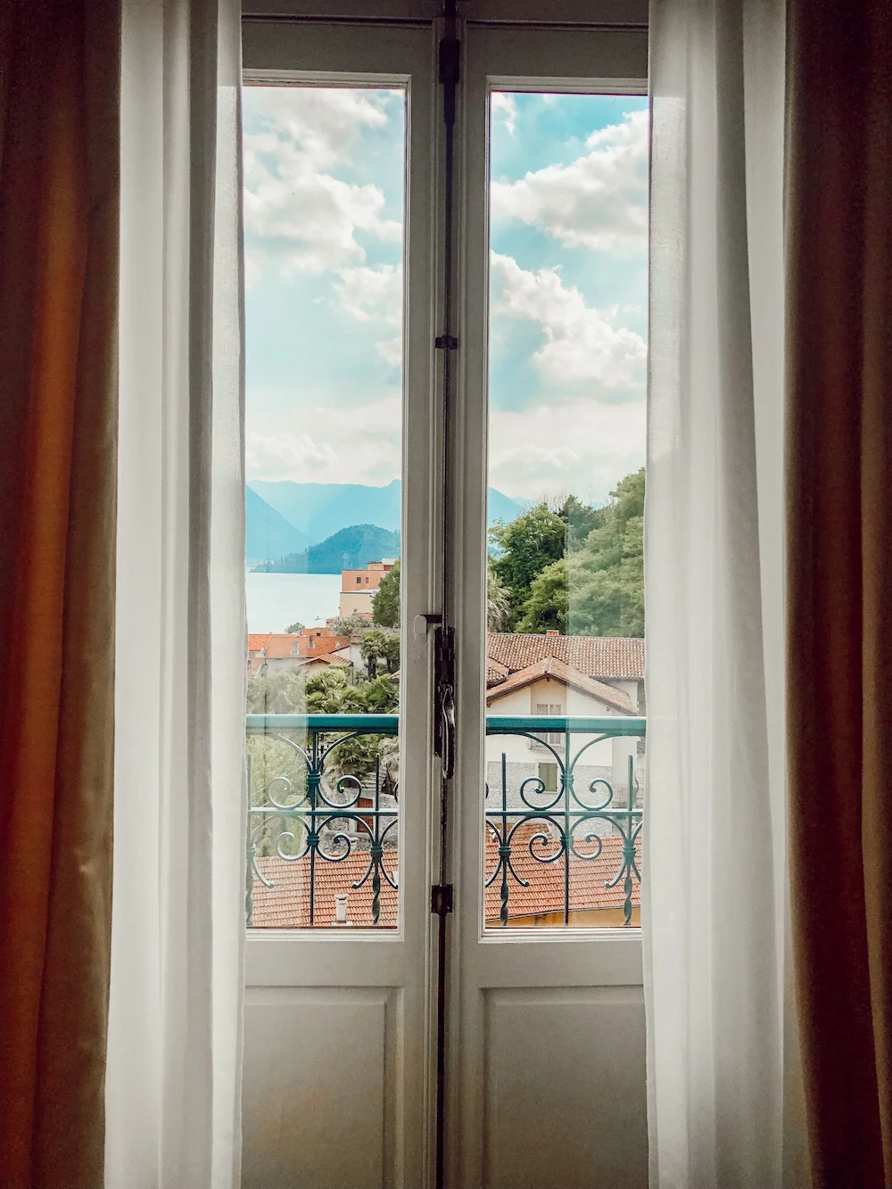 LAKE COMO TARA MICHELLE