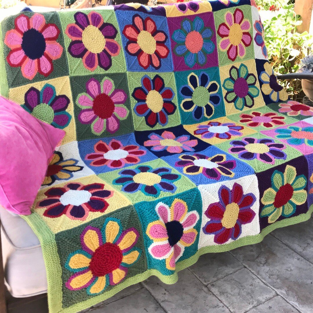 A new knitting pattern, from Margaret Holzmann (The Knitwit). Flower Show blanket is a retro-themed, fun blanket to knit in blocks. @the.knitwit #knitting #knitstagram #yarn #knittersofig #knit #handmade #yarnlove #instaknit #igknitters #knittersgonn