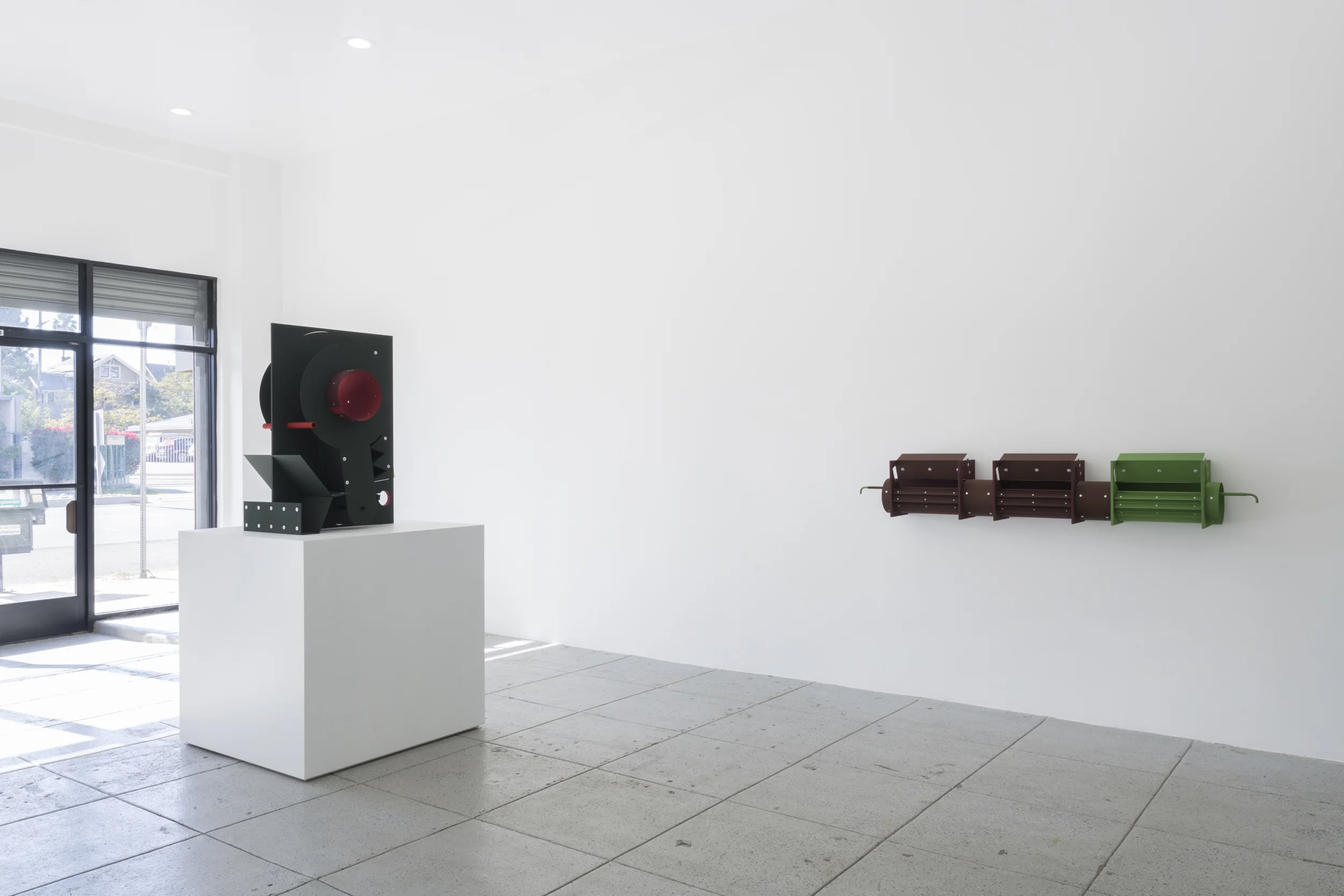 Matt Paweski, “Look out, Switch – Switch, Couples, Fountain,” installation view, Park View/Paul Soto, Los Angeles, 2018
