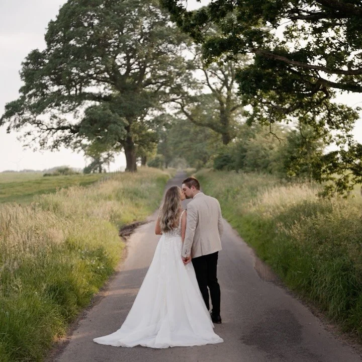 Postcards from Danielle &amp; Joe&rsquo;s wedding 🫶🏻
-
-
Suppliers / 
Venue / @hiddenriverbarn 
Videographer / @georgefoyfilms 
Makeup / @becandco_ 
Hair / @styldbyemily 
Dress / @emmalouisebridal 
Suits / @suit_culture 
Flowers / @bellsanddaisiesf