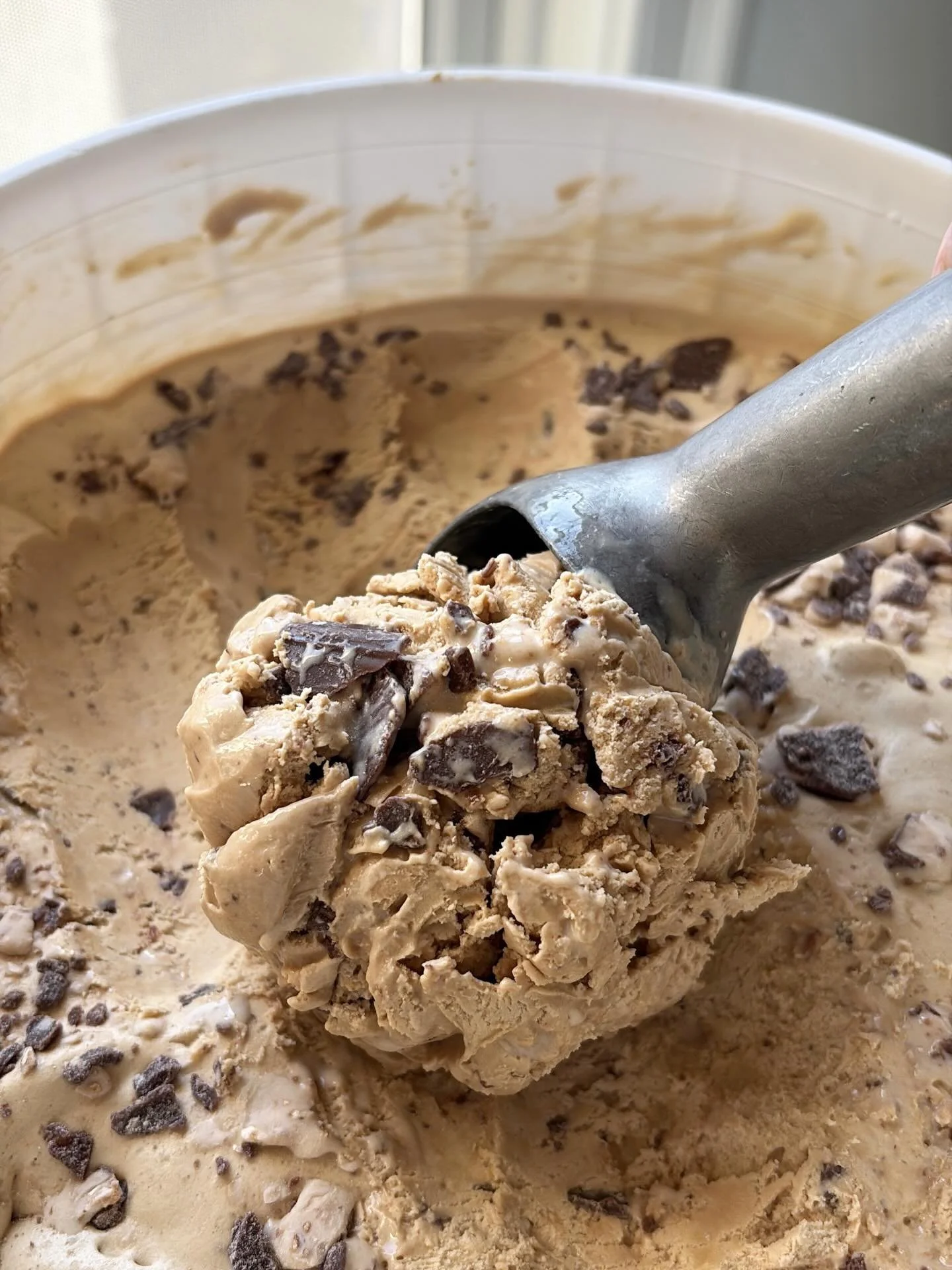 this weather has us dreaming about summer nights ☀️

both shops open until 8:30!