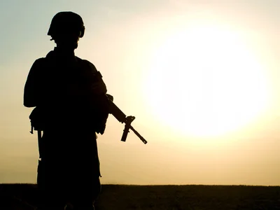Fotolia_soldier_silhouette.jpg