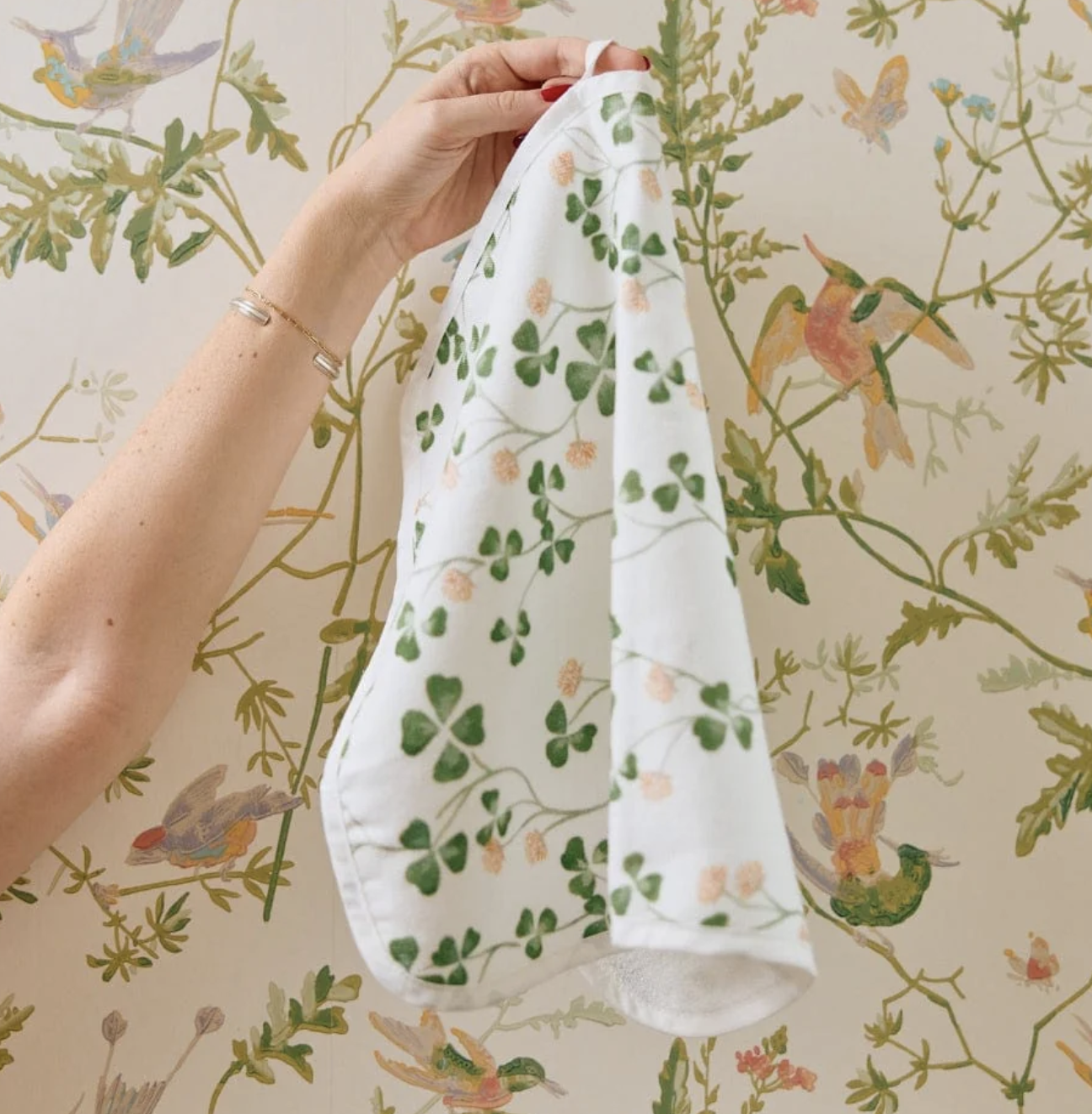 CLOVER POWDER BATH TOWEL