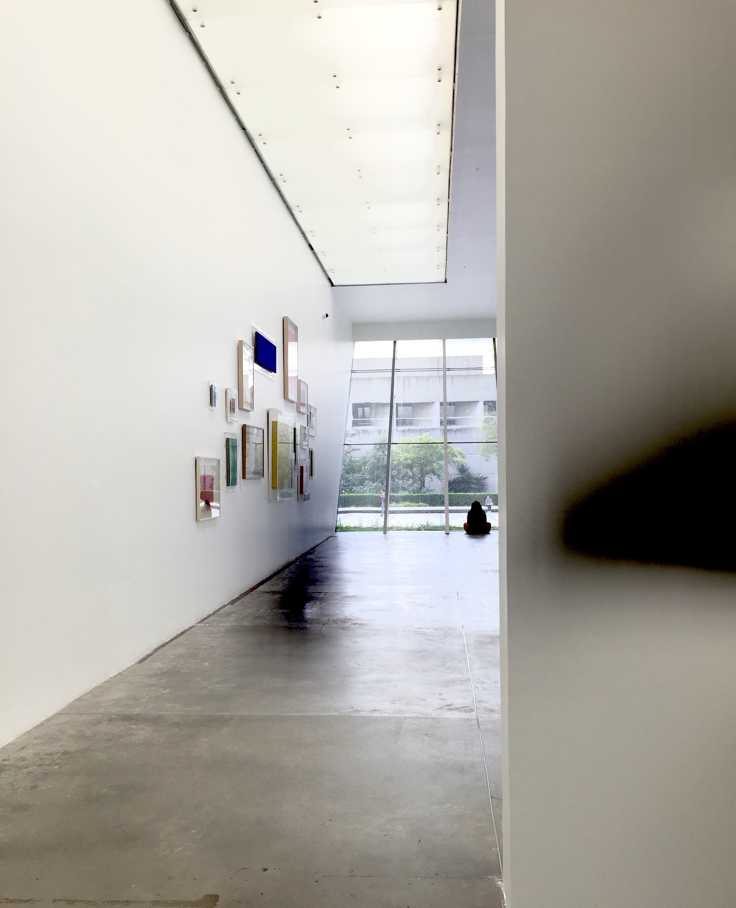 Fundando el espacio. Intervención de Enlaces en la Exposición de Yves Klein y Forensic Architecture, 2018. MUAC.