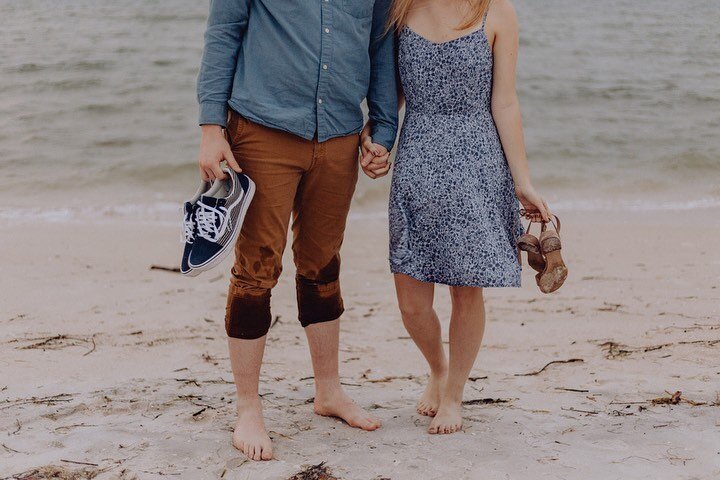 W E D D I N G  D A Y 🌊 
These two are getting married today!!! We shared so many laughs during their engagement session in Florida and can't wait to celebrate their love today in Ohio! 🎉 
.
.
See you soon, Hannah and Jaret! 💛