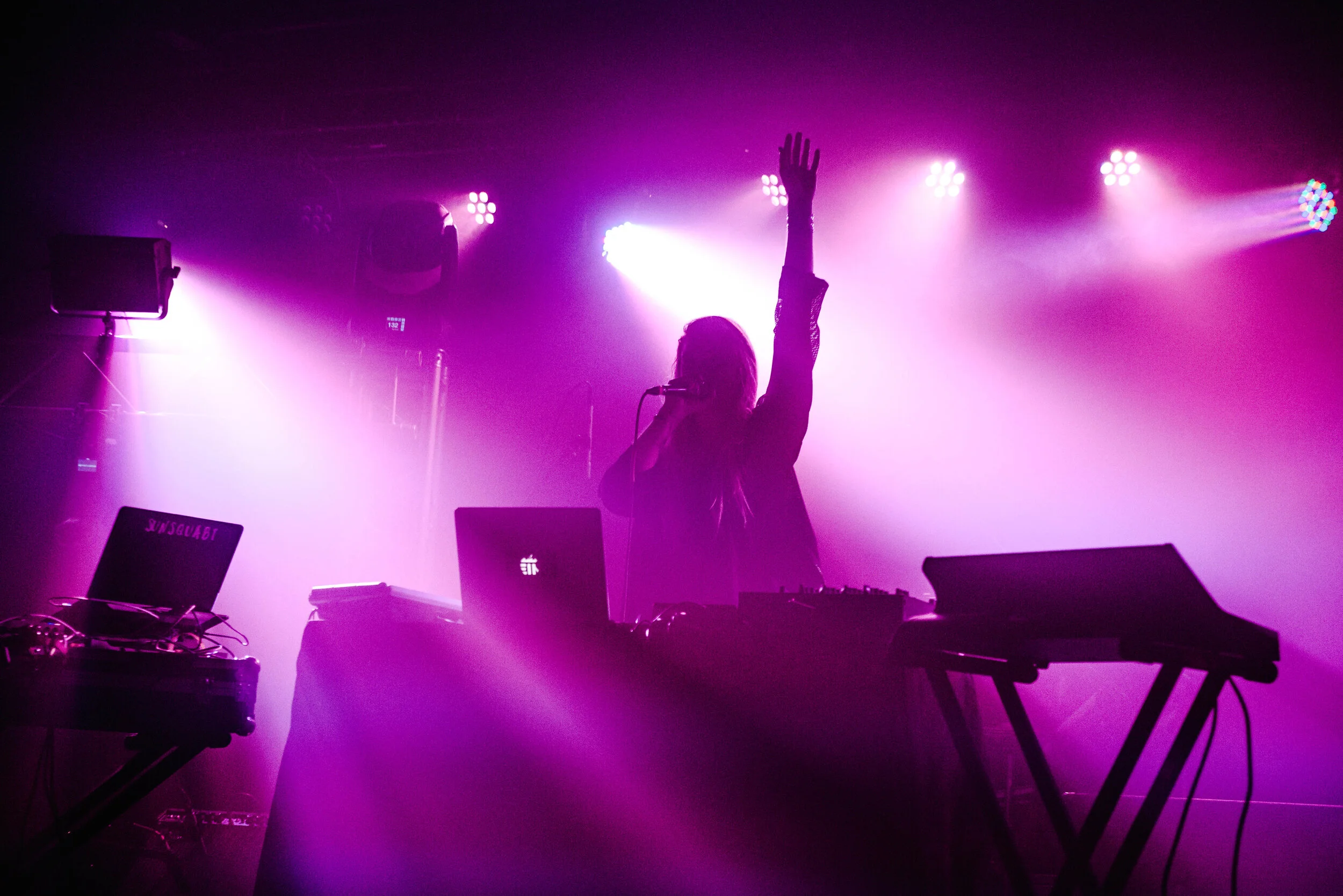 Everybody was gloooooow stick dancin’