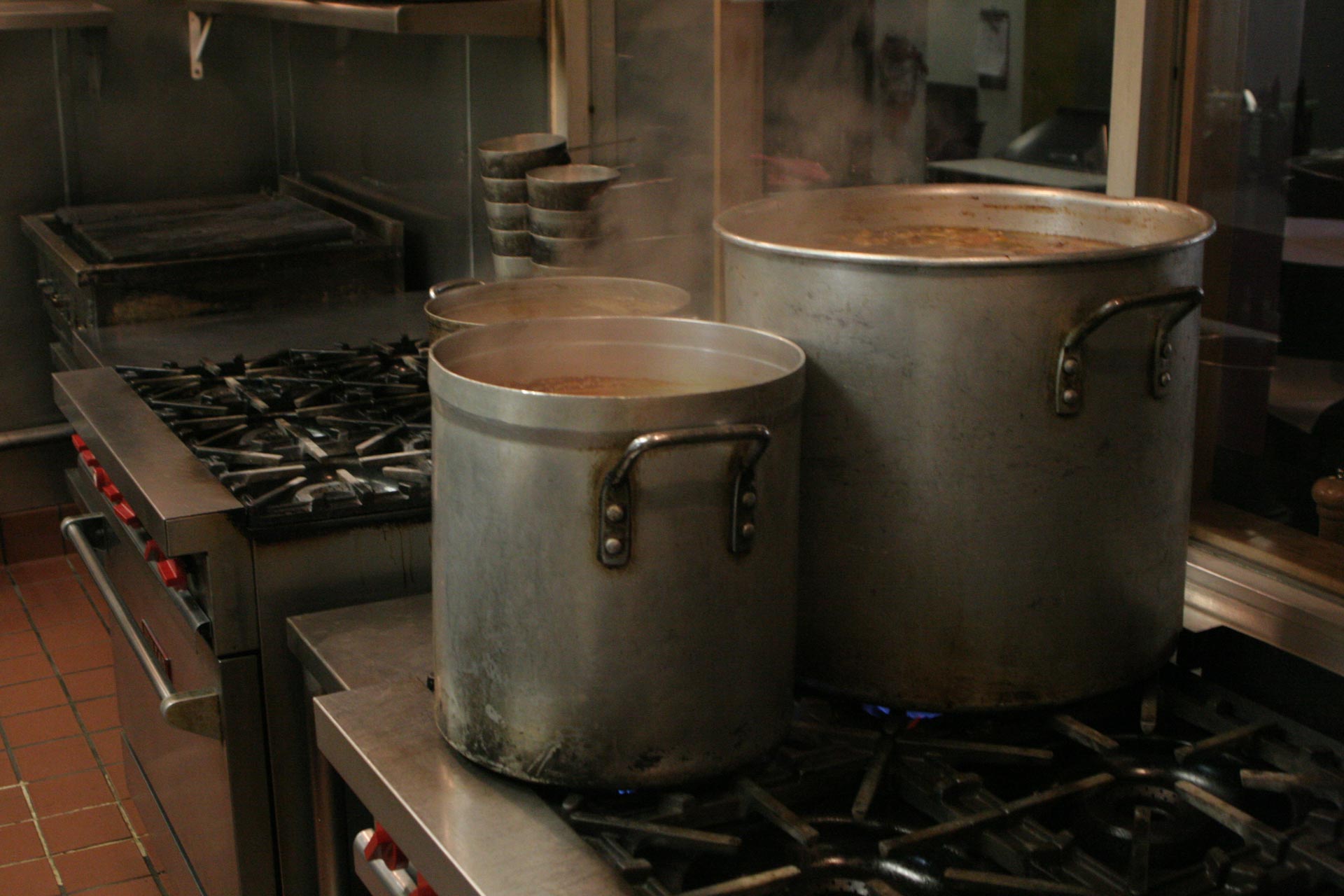 pots-of-marinera-boiling-in-the-kitchen.jpg