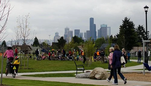 A photo at Jefferson Park of a Beacon BIKES (our former name) event.