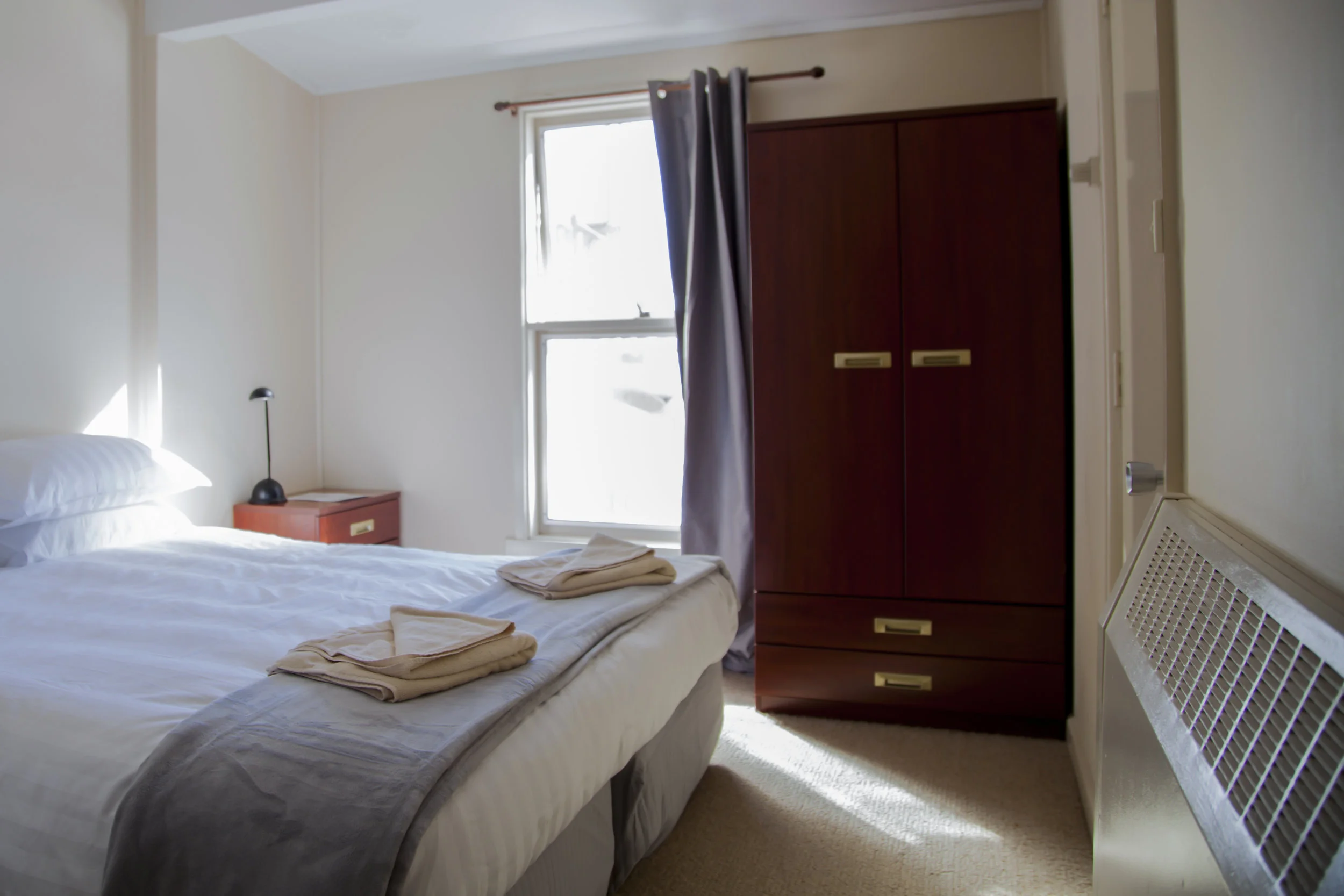 bedroom1.jpg