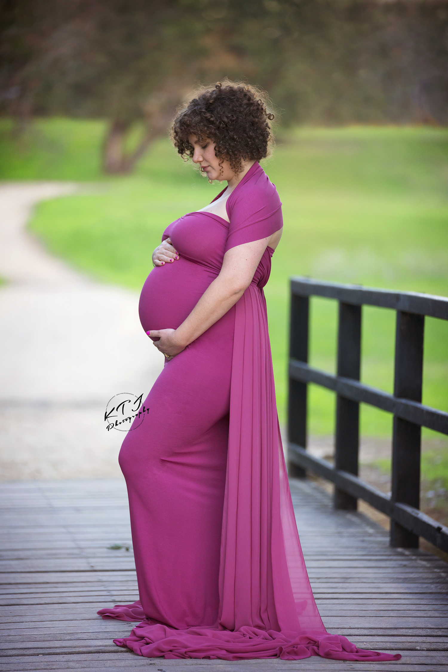 maternity photo shoot client at Perth park