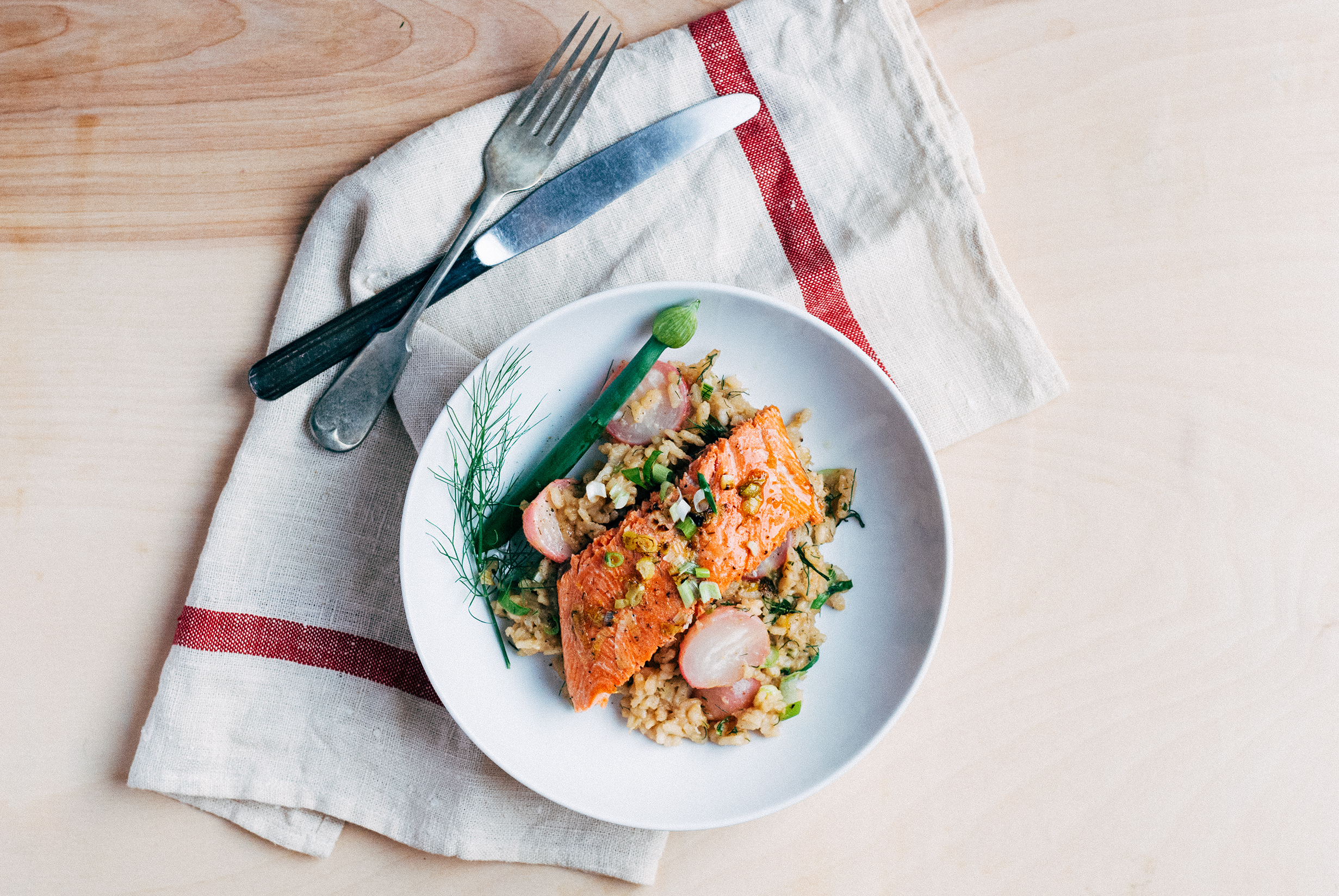 Gegrillter Lachs mit Reis