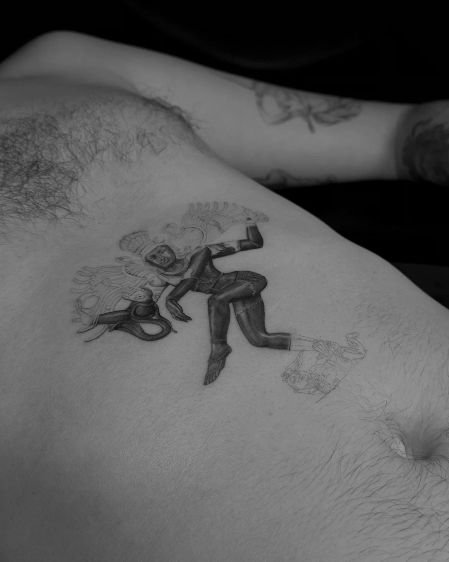 swipe for a color surprise by @danielfrdqalmeida 

#lissabontattoo #tattoolissabon #lisboatattoo #tattoolisboa #finelinetattoo #tattoofineline #allaprimalisboa