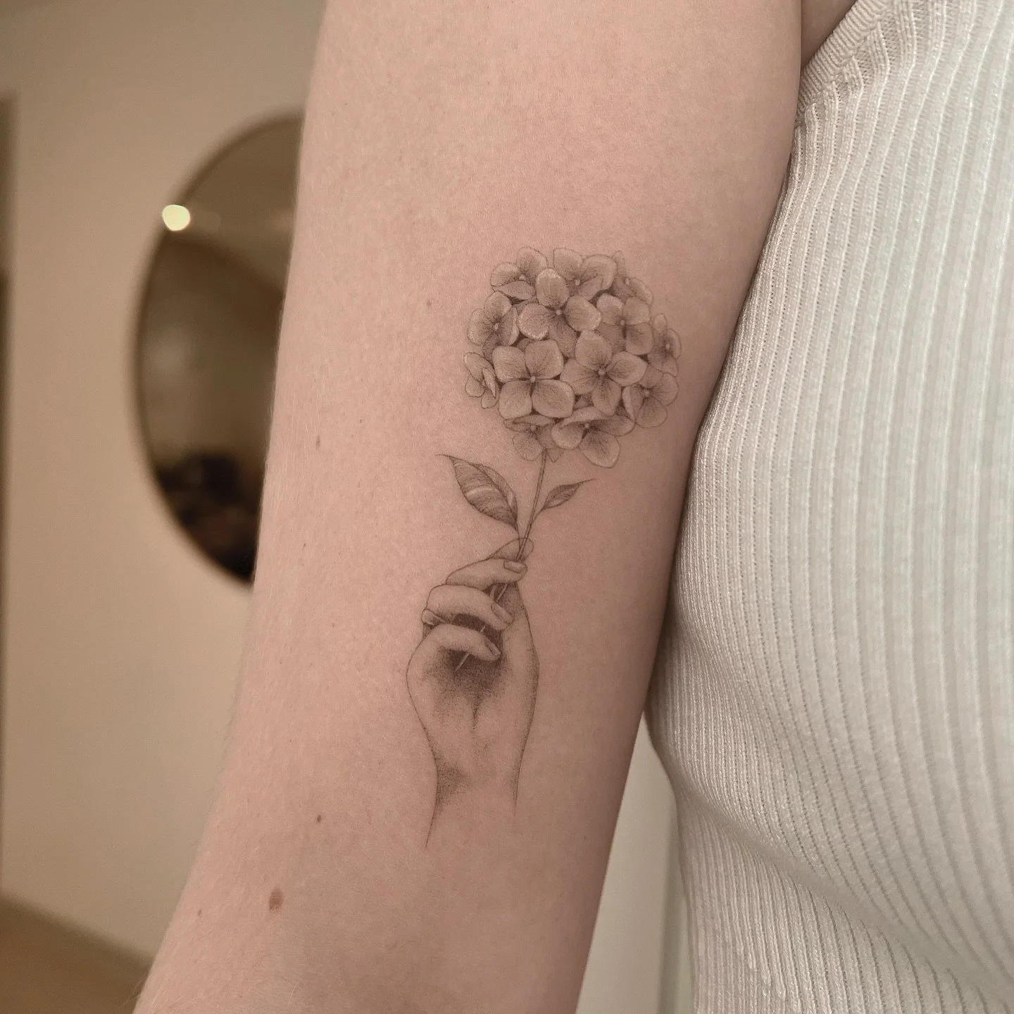 DM for booking in Lisbon 🌸🔆
.
.
.
.
.
.
#tattoolisbon #tatuagemlisboa #tattooportugal #finelinetattoo #finelinetattoolisbon #finelinetattoolisboa #lisbontattoo #lisboatatuagem