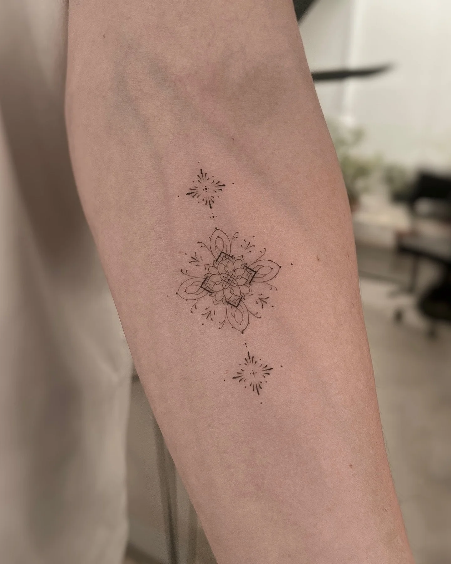 ✨👉🏻👈🏻
Done at @allaprimalisboa 🤍
.
.
.
.
.
.
#tattoolisbon #tatuagemlisboa #tattooportugal #finelinetattoo #finelinetattoolisbon #finelinetattoolisboa #lisbontattoo #lisboatatuagem