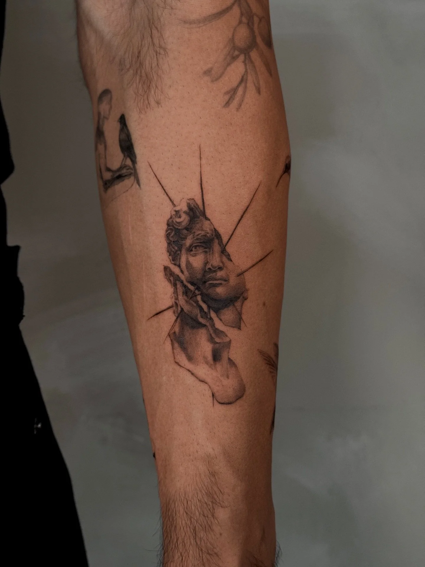 by @danielfrdqalmeida 

#portugaltattoo #tattooportugal #finelinetattoos #microrealismtattoo