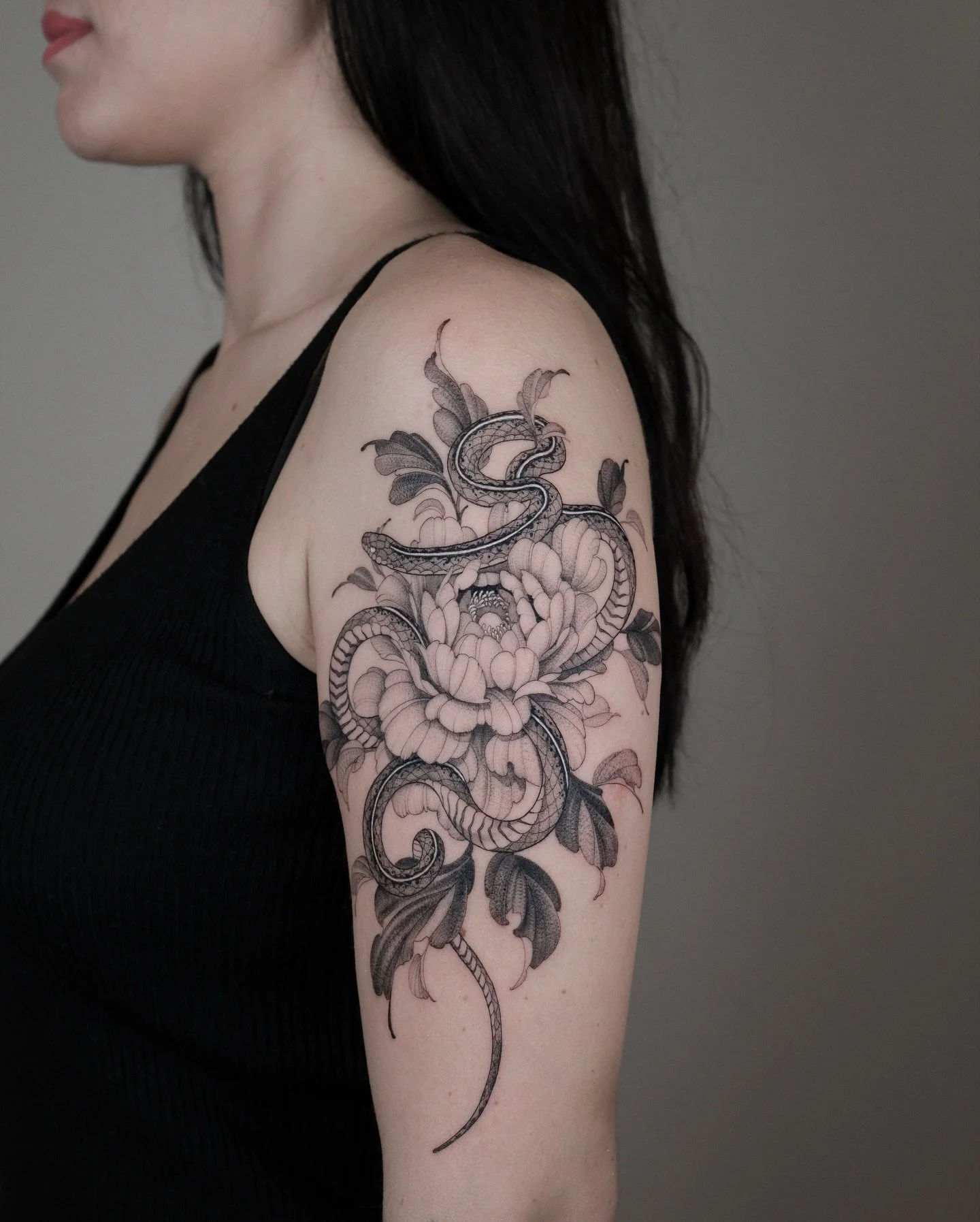 Snakes &amp; Florals, timeless beauty that just I can&rsquo;t get tired of. More of these please
Obrigado Catarina 🖤
 
#floraltattoo #snaketattoo #lisbontattoo