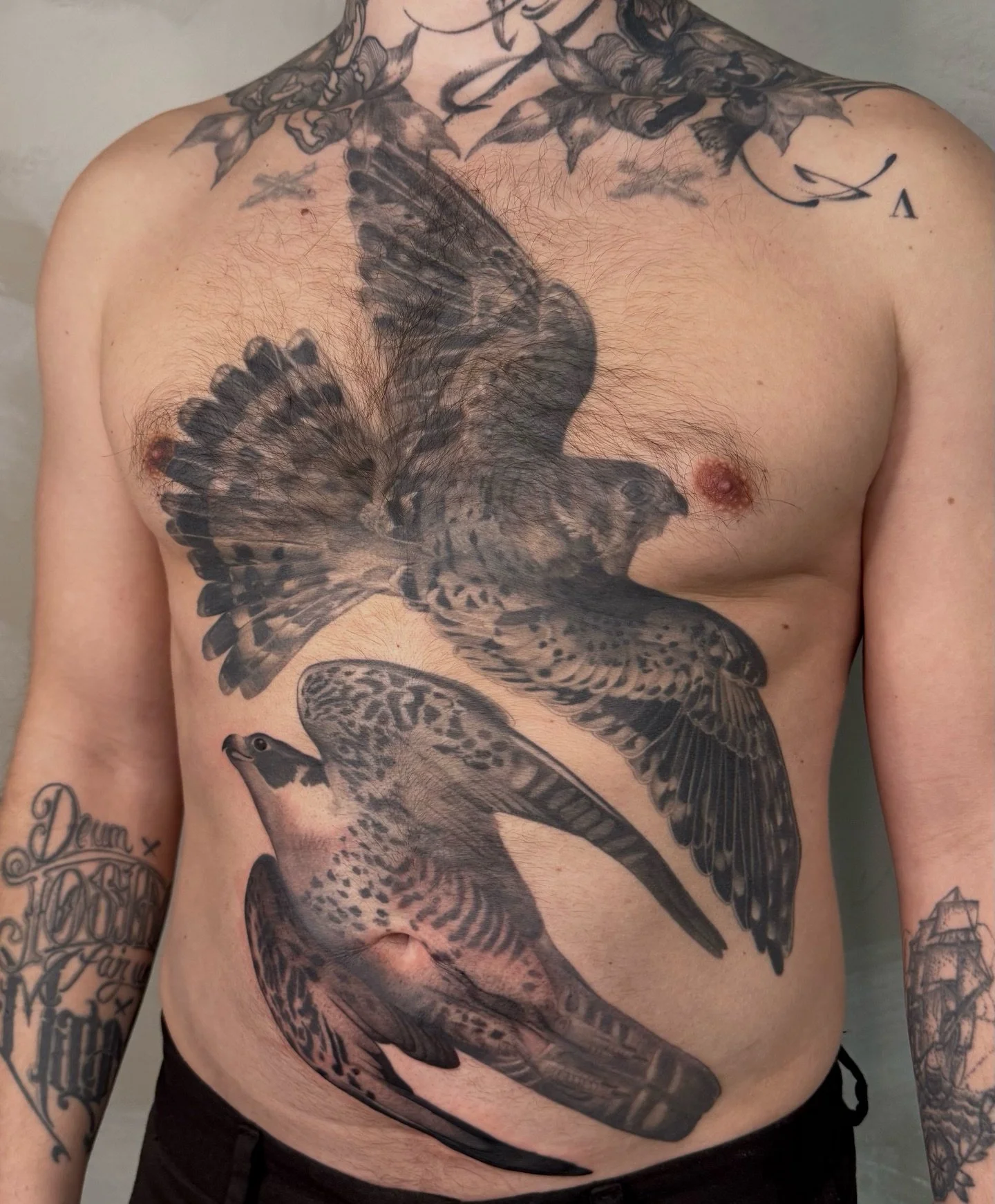 Mother and offspring 🦅 by @jessicagraismati

#lisboatattooartist #lissabontattooartist #finelinetattoo #realismtattoo #portugaltattoo