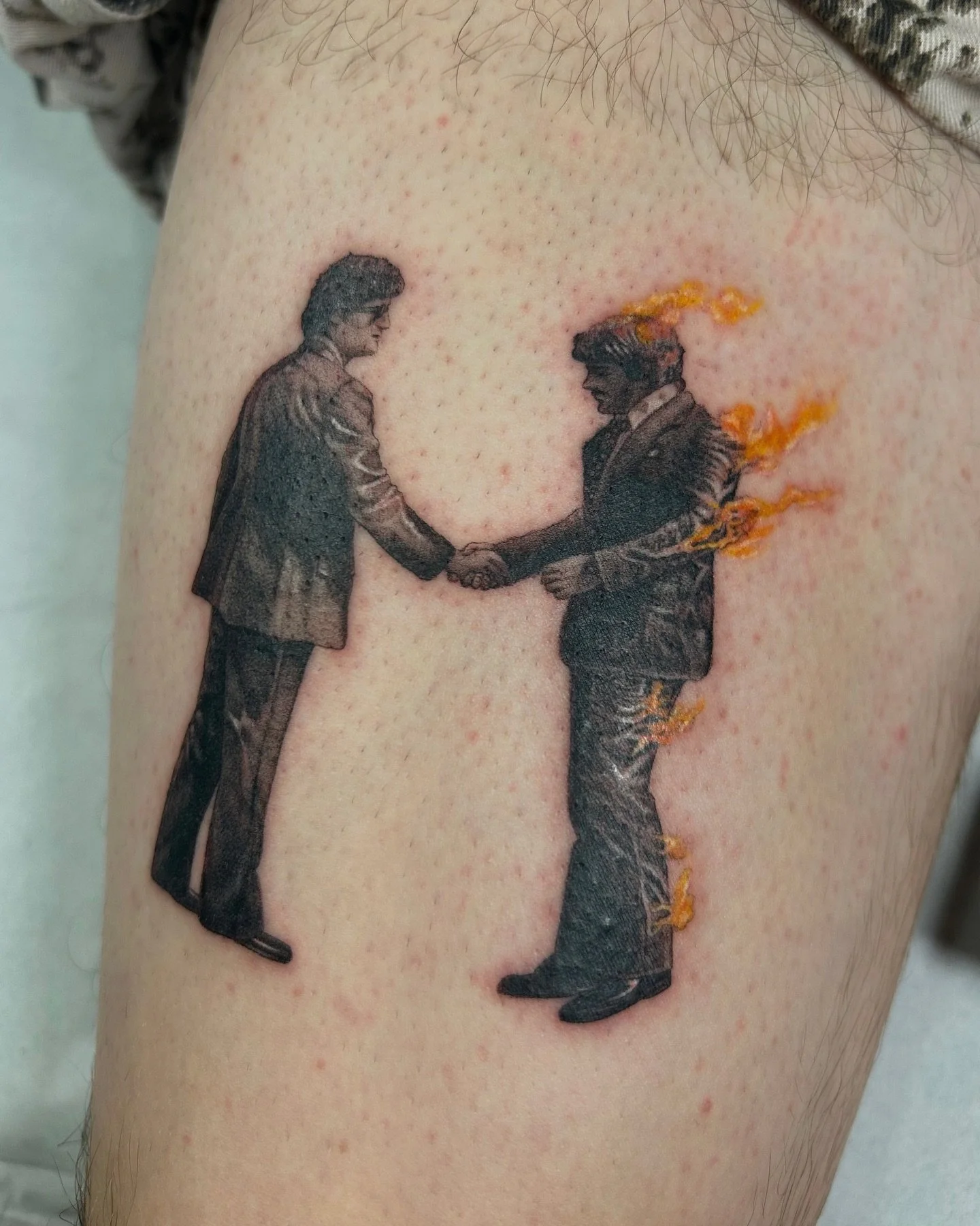 Pink Floyd album cover by @aaaaline_tattoo 

#finelinetattoo #tattoofineline #lissabontattoo #tattoolissabon #microrealismtattoo