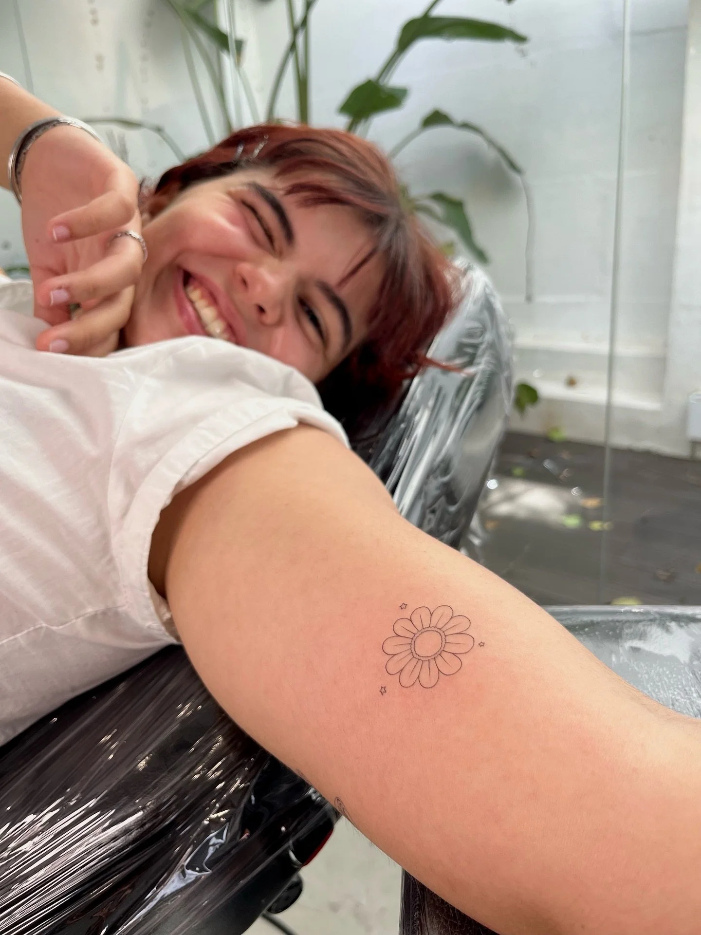 At @allaprimalisboa ,happiness looks like this ✨

#finelinetattoo #lissabontattoo #portugaltattoo #finelinetattooartist #tattoolissabon