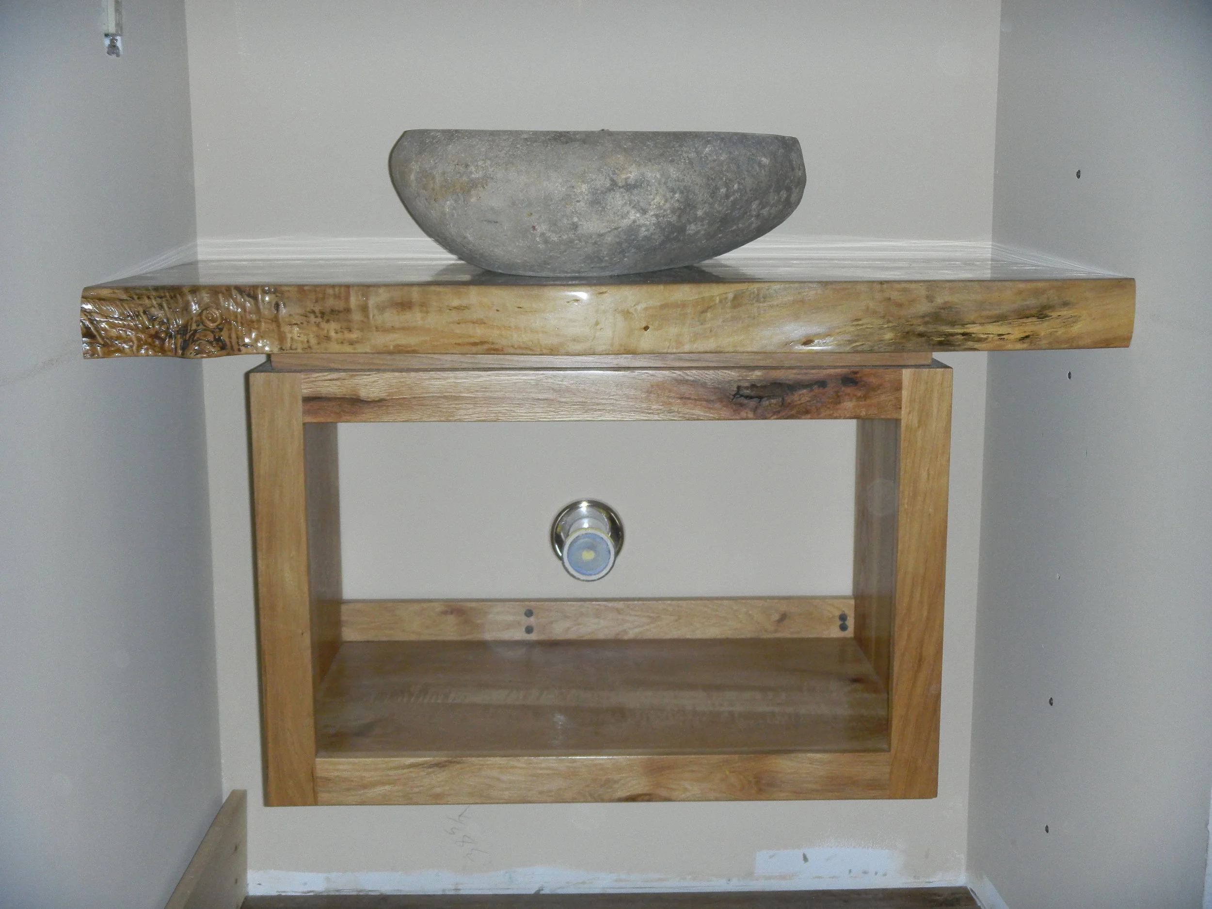 liveedgeconcretesink1 (1).JPG