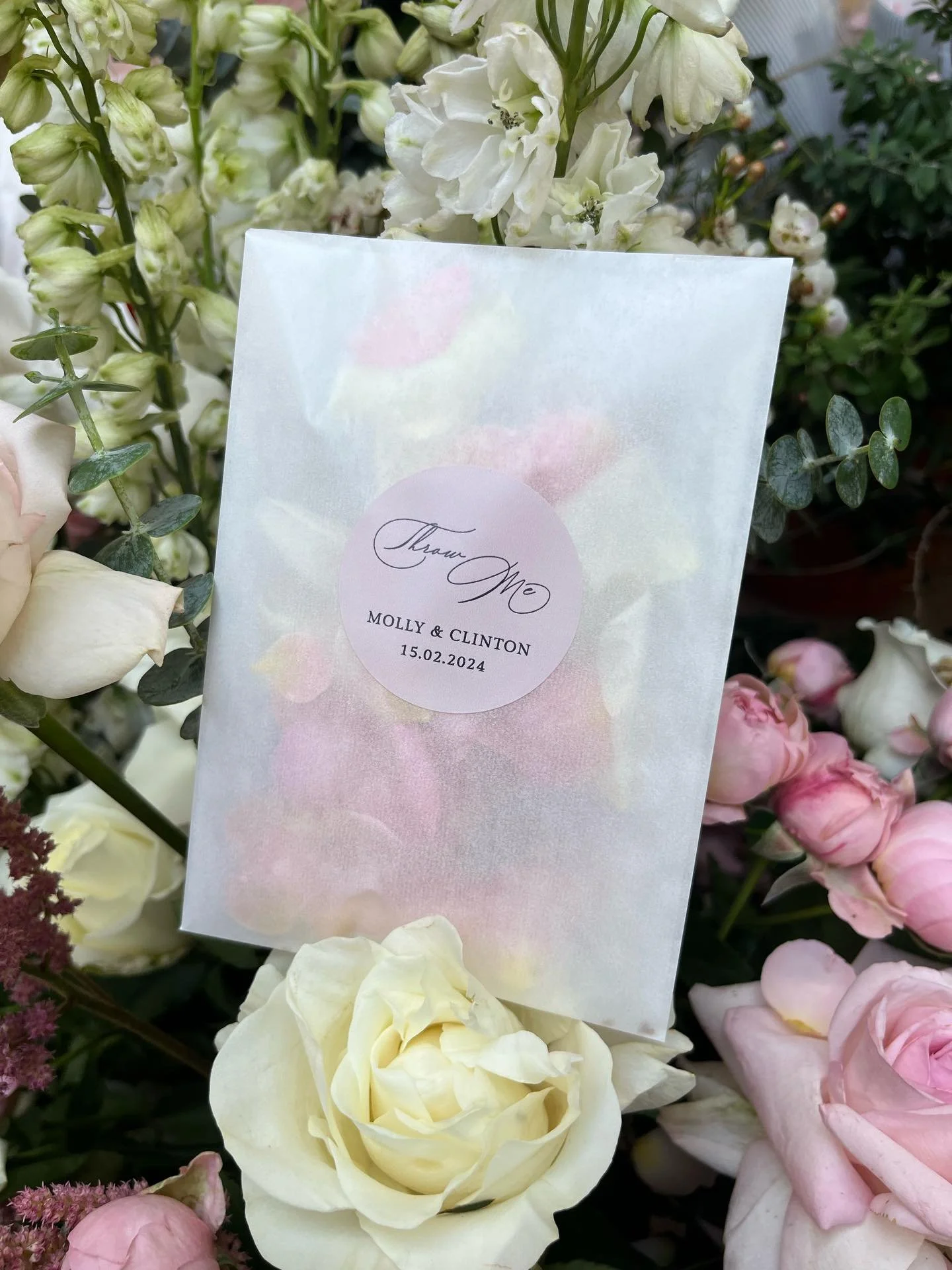 Who doesn&rsquo;t love a bit of confetti? Top tip: Ask your florist for left over petals for a sustainable option! 🌸 

Confetti pouches for M&amp;C 💕 

#WeddingTips #ConfettiPouches #SustainableWedding #WeddingStylist