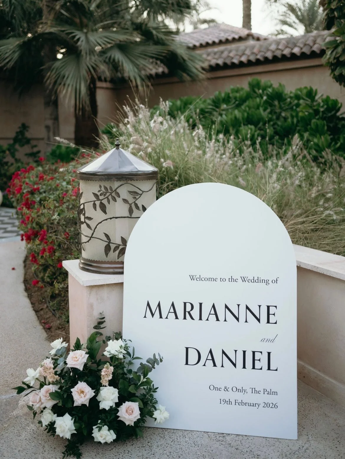 The full stationary suite from M&amp;D&rsquo;s lovely wedding! 

💌 An arched welcome sign 
💌 The table beautifully styled by @mylovelywedding 
💌 A special seating chart! 
💌 Welcome card, menu and name tags! 
💌 table pov 
💌 candlelight magic 

P