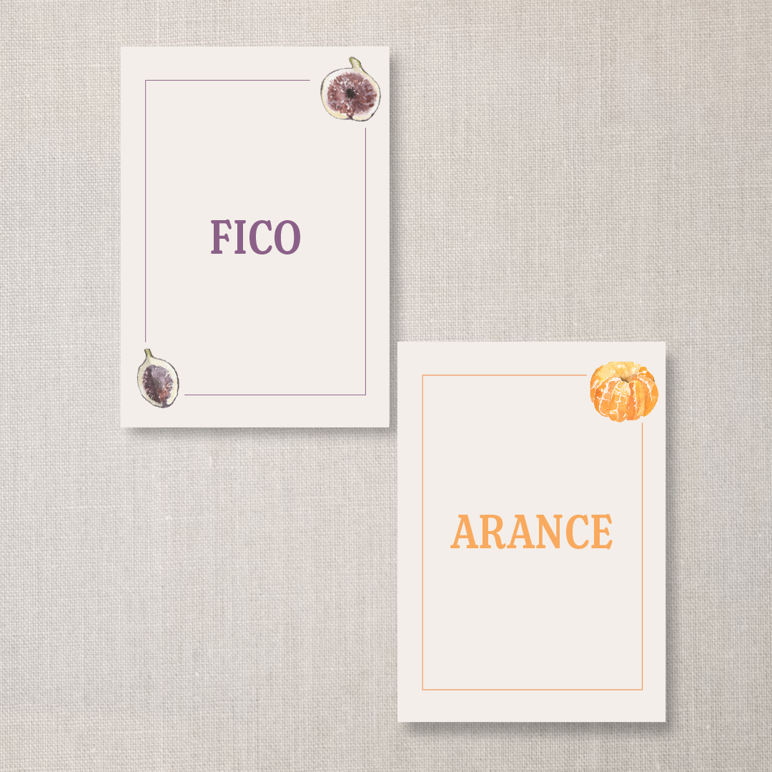 Two cards with illustrated fruit pictures, one labeled 'FICO' with a fig illustration and the other labeled 'ARANGE' with a tangerine illustration, placed on a light textured surface.